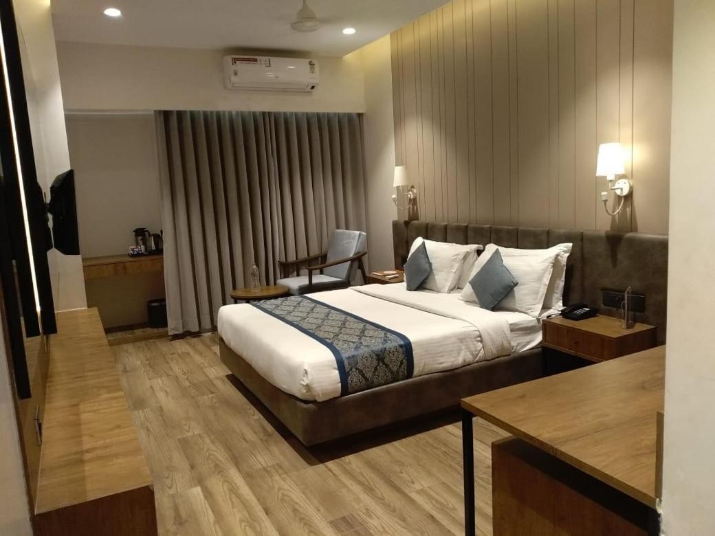 Pinnacle Grand Hotel
