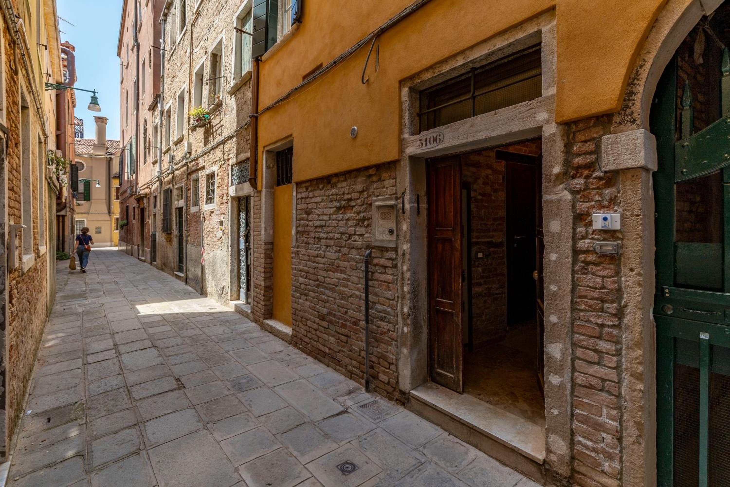 ca dei zoti3 with luggage room photo 4