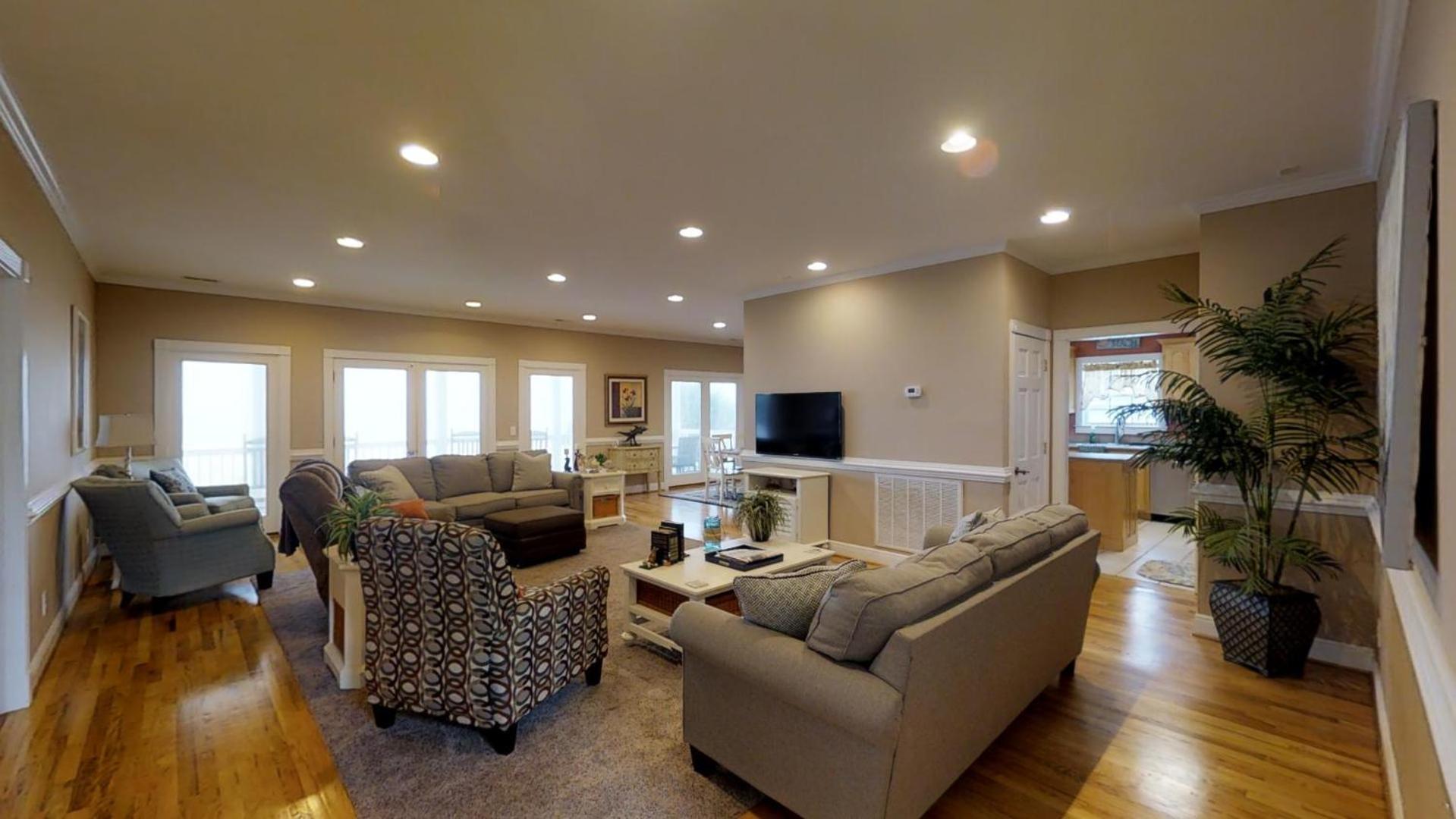 True Oceanfront 7 Suites • Private Pool • Sleeps 24 • Anderson Cottage view 5