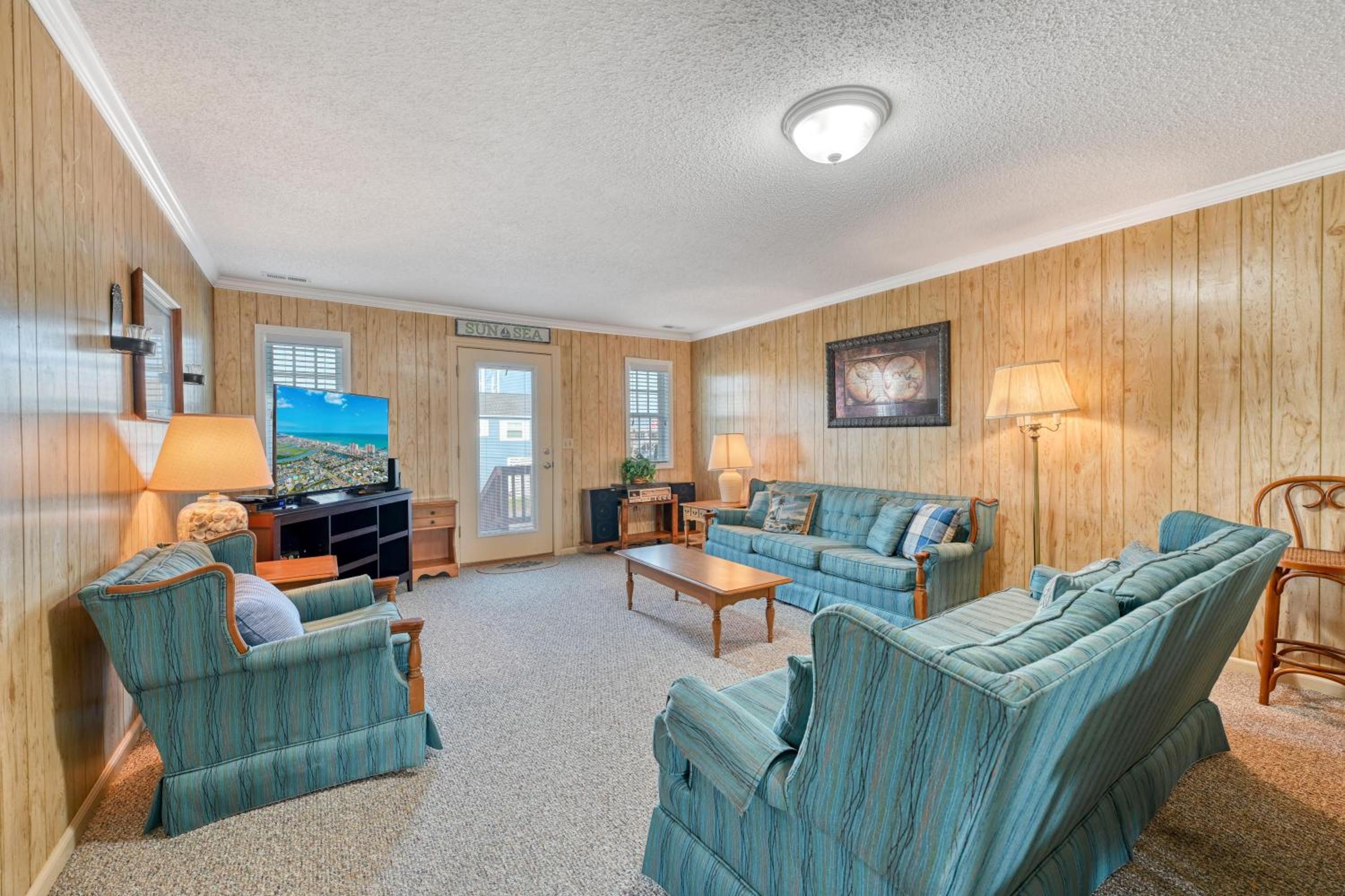 Carolina Roost Renovated Cherry Grove Home Near Beach Pier view 3