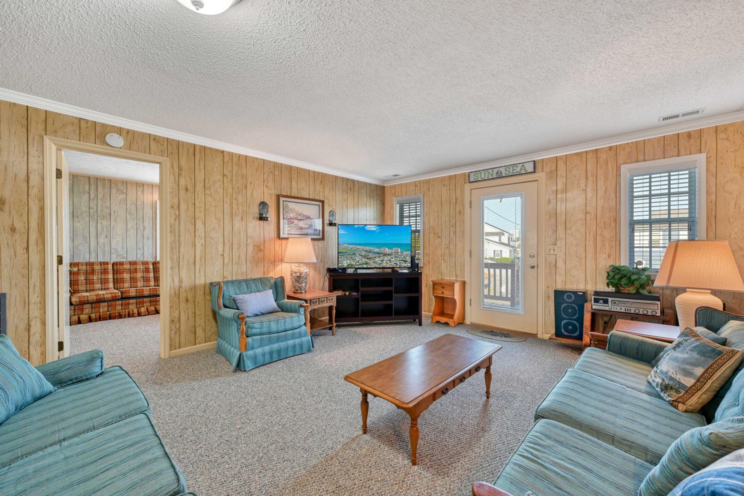 Carolina Roost Renovated Cherry Grove Home Near Beach Pier view 4