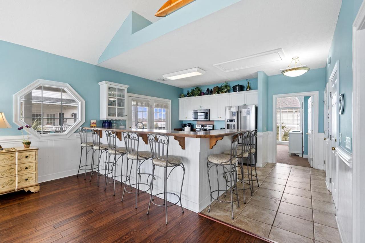 Charleston Court 10 5BR 5.5BA Charleston-Style • Walk to Shopping Eats Beach Across the Street view 3