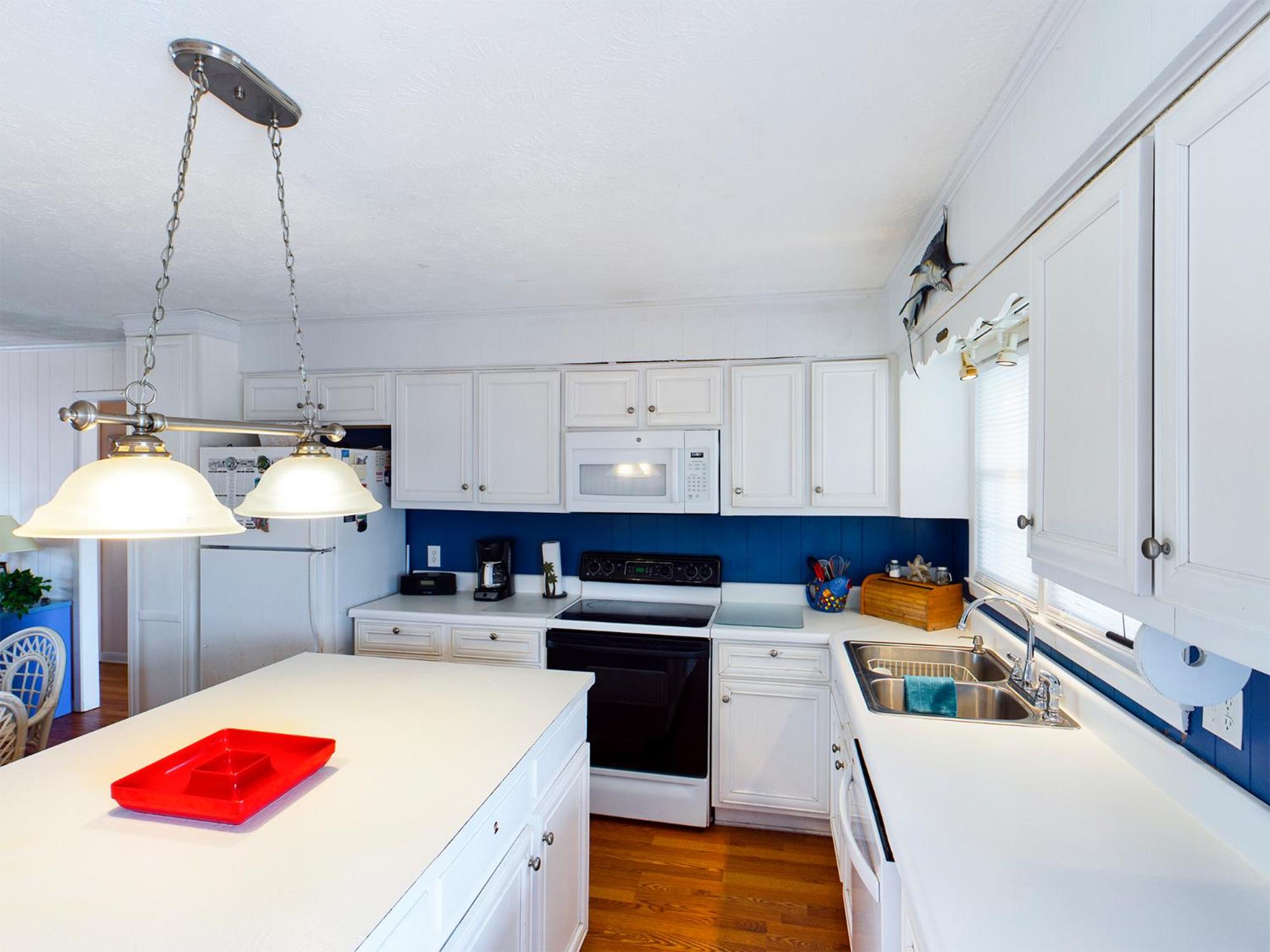 Channel-Front 4BR • Deep Water Views Kayak Fish Dog Friendly • Crew’s Nest