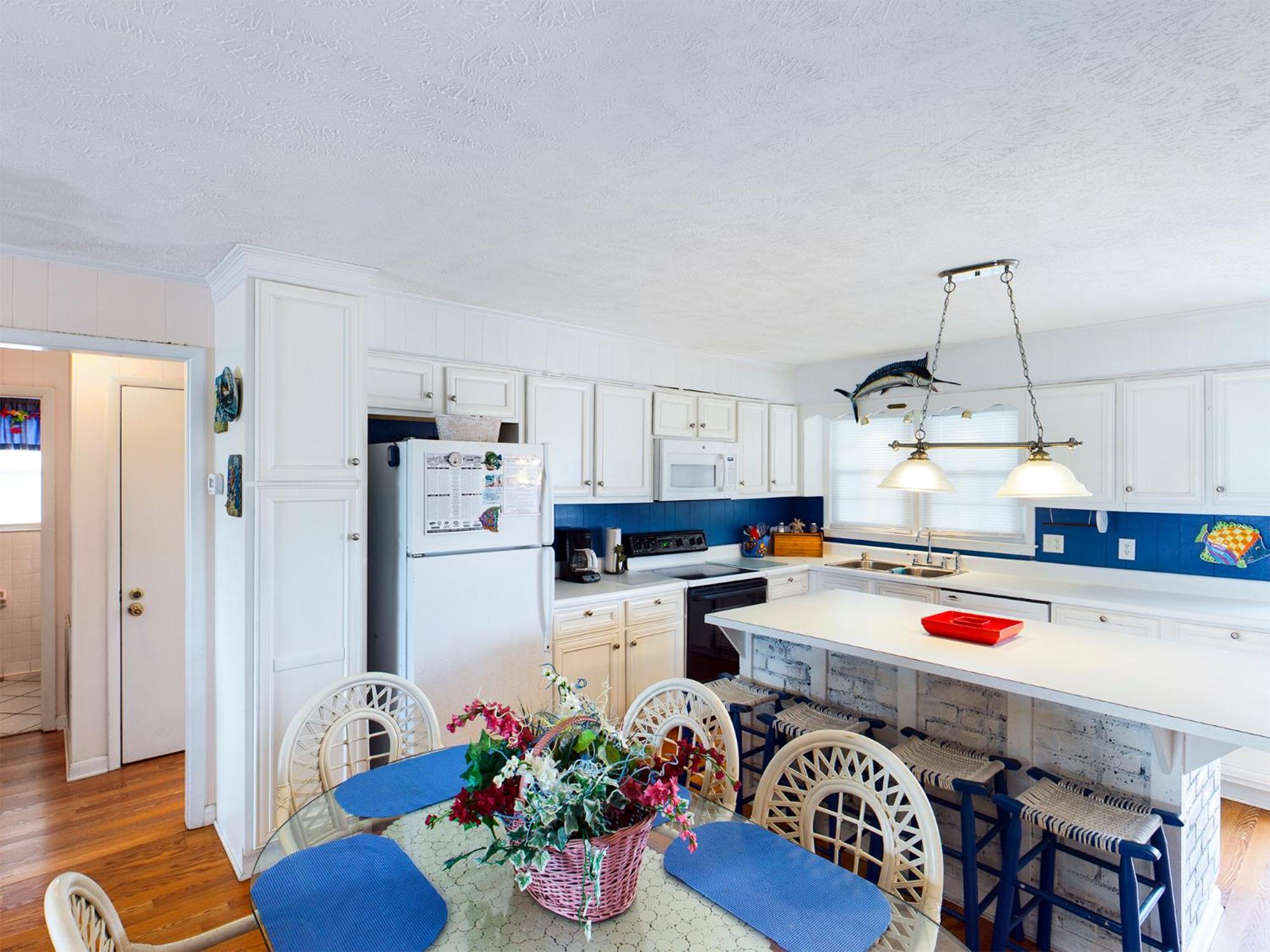 Channel-Front 4BR • Deep Water Views Kayak Fish Dog Friendly • Crew’s Nest