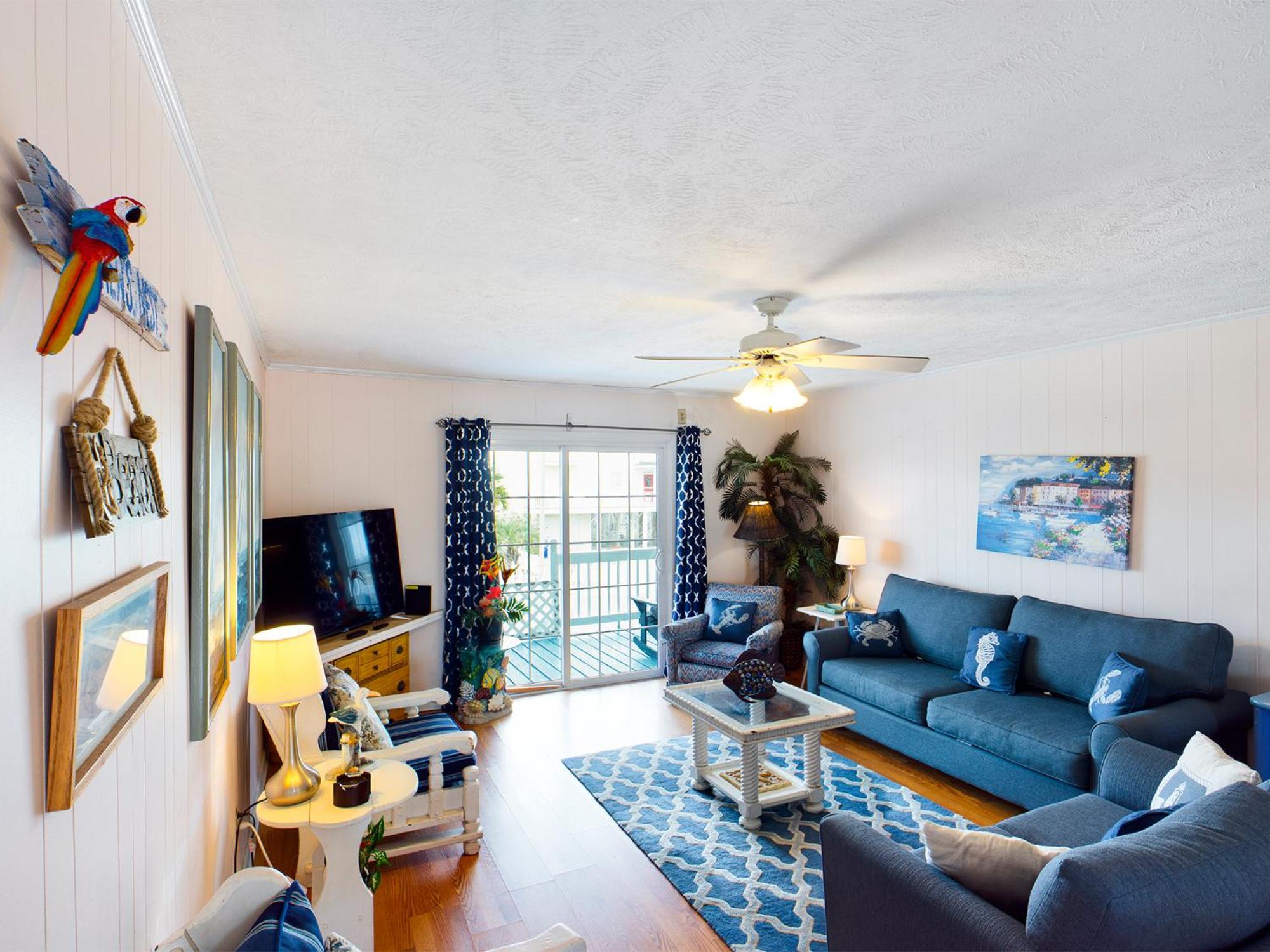 Channel-Front 4BR • Deep Water Views Kayak Fish Dog Friendly • Crew’s Nest