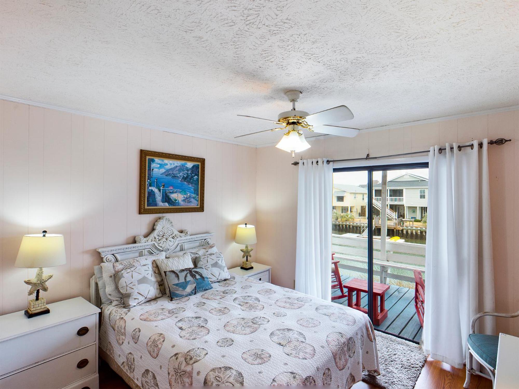 Channel-Front 4BR • Deep Water Views Kayak Fish Dog Friendly • Crew’s Nest