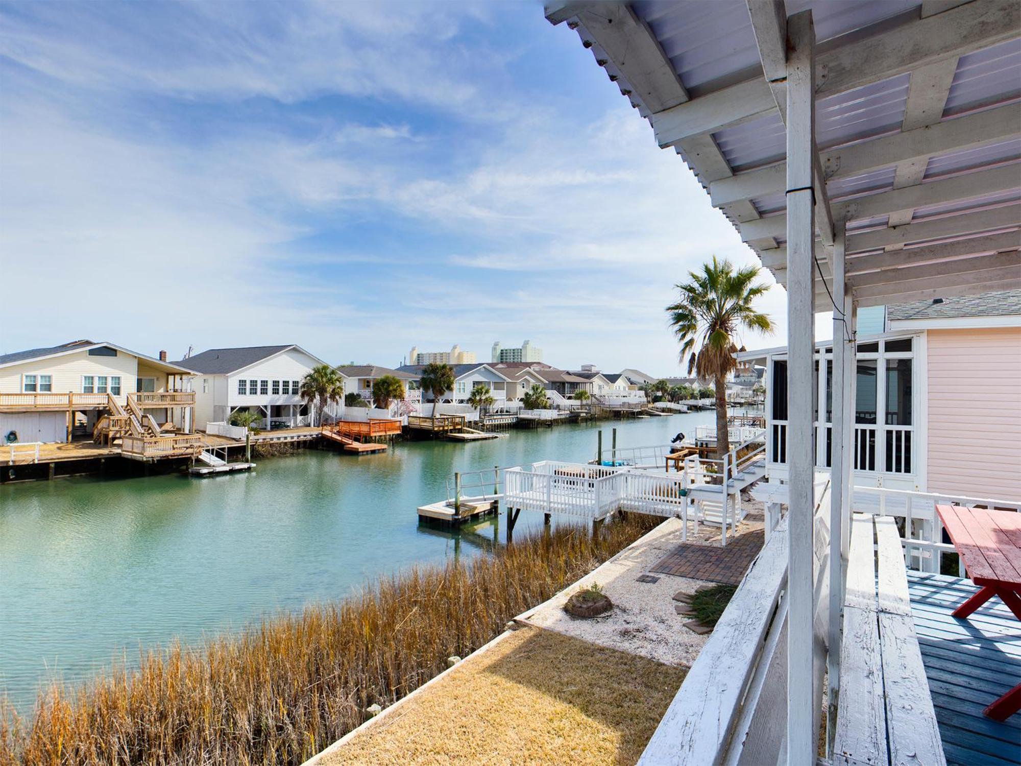 Channel-Front 4BR • Deep Water Views Kayak Fish Dog Friendly • Crew’s Nest