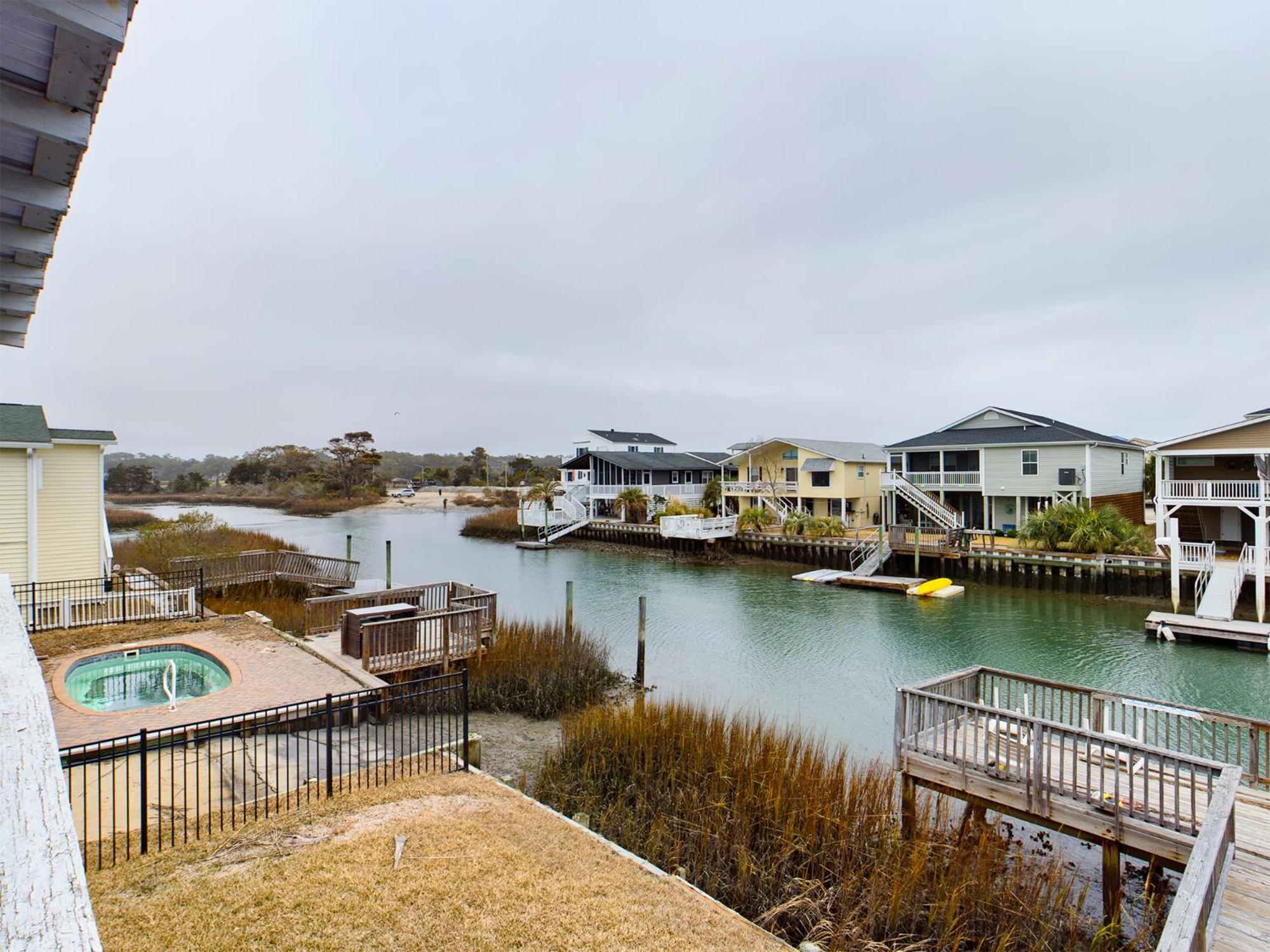 Channel-Front 4BR • Deep Water Views Kayak Fish Dog Friendly • Crew’s Nest
