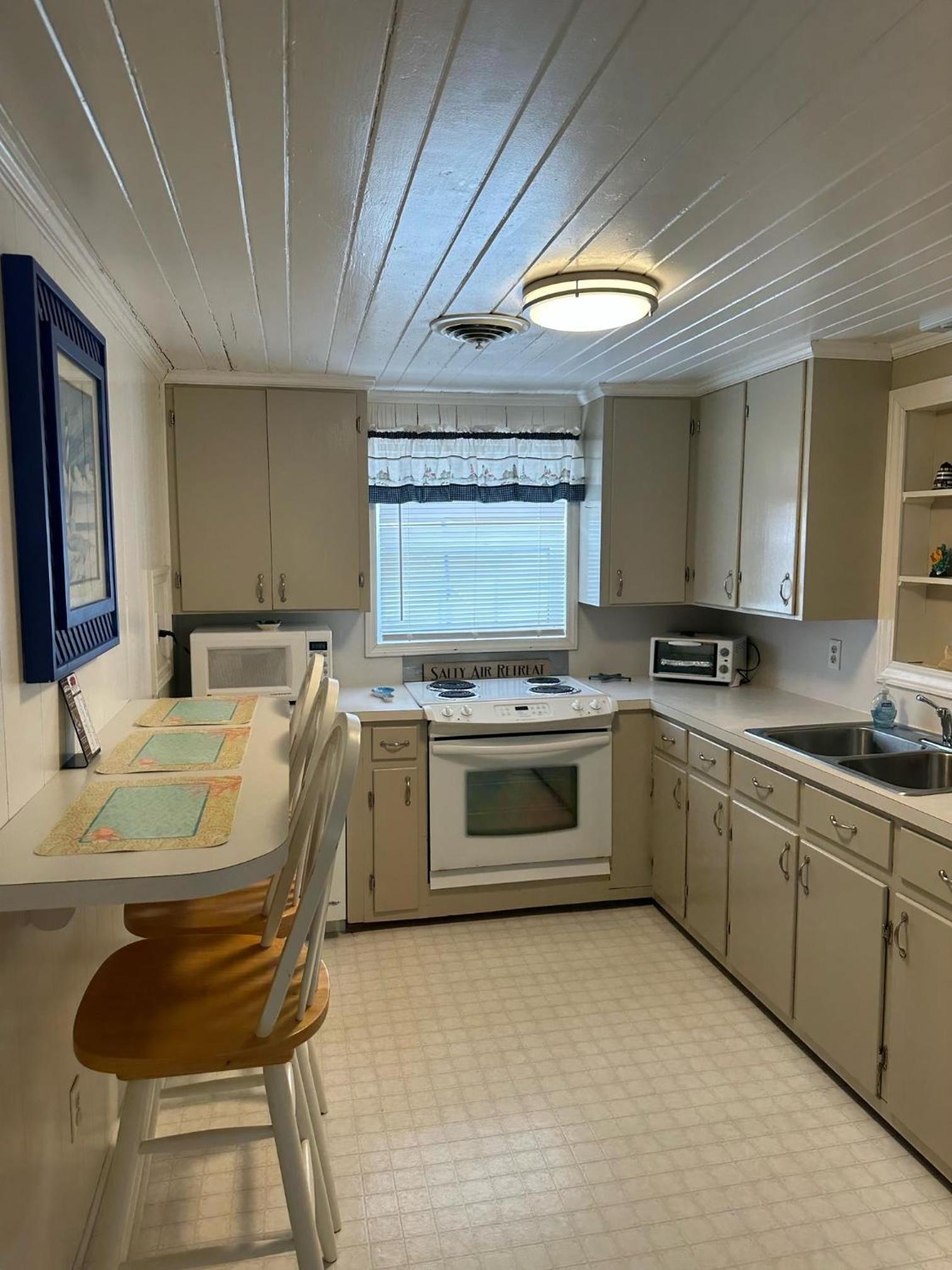 Walk-to-Beach Pier 4BR Cherry Grove House – JJ Beach House view 5