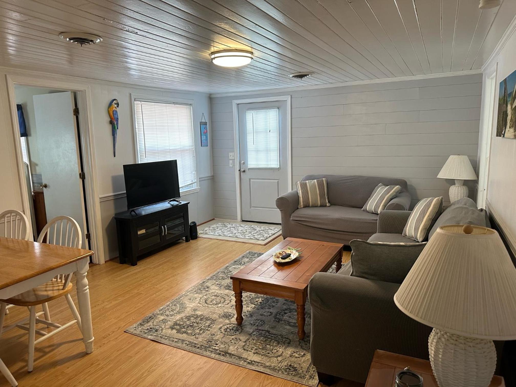 Walk-to-Beach Pier 4BR Cherry Grove House – JJ Beach House view 2