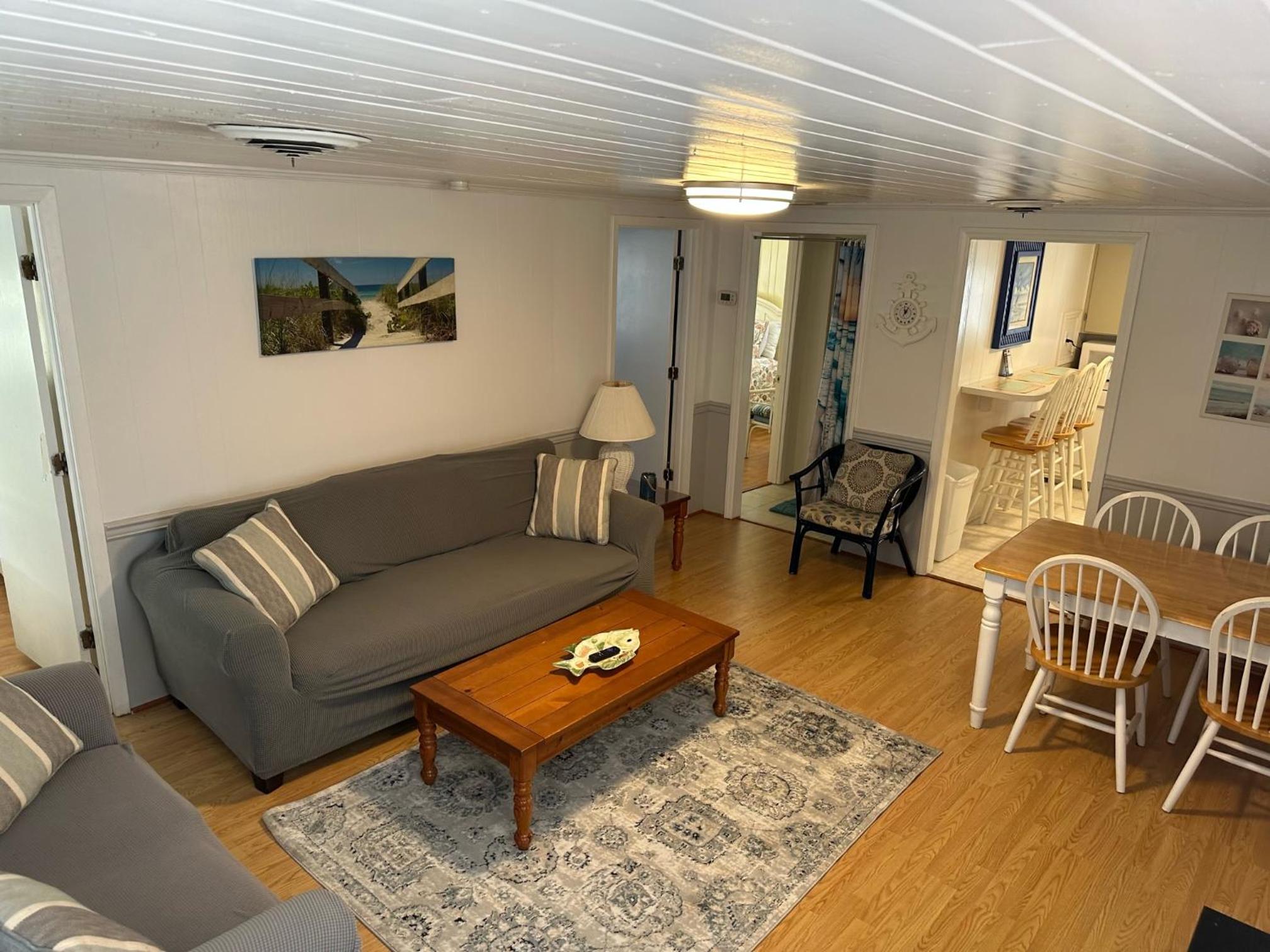 Walk-to-Beach Pier 4BR Cherry Grove House – JJ Beach House view 3
