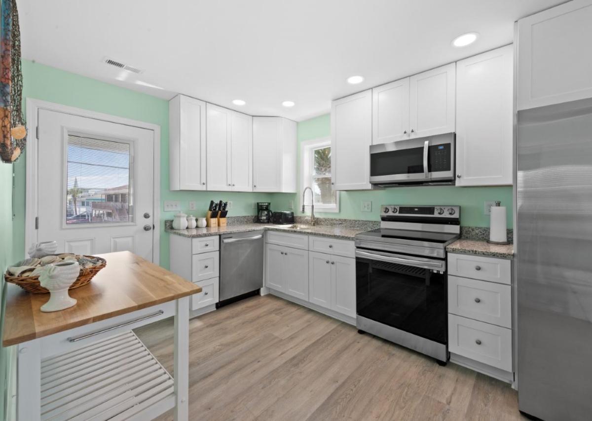 Oceanfront 5BR Home • Back Deck on the Beach • Cherry Grove • Momma’s Gift view 4