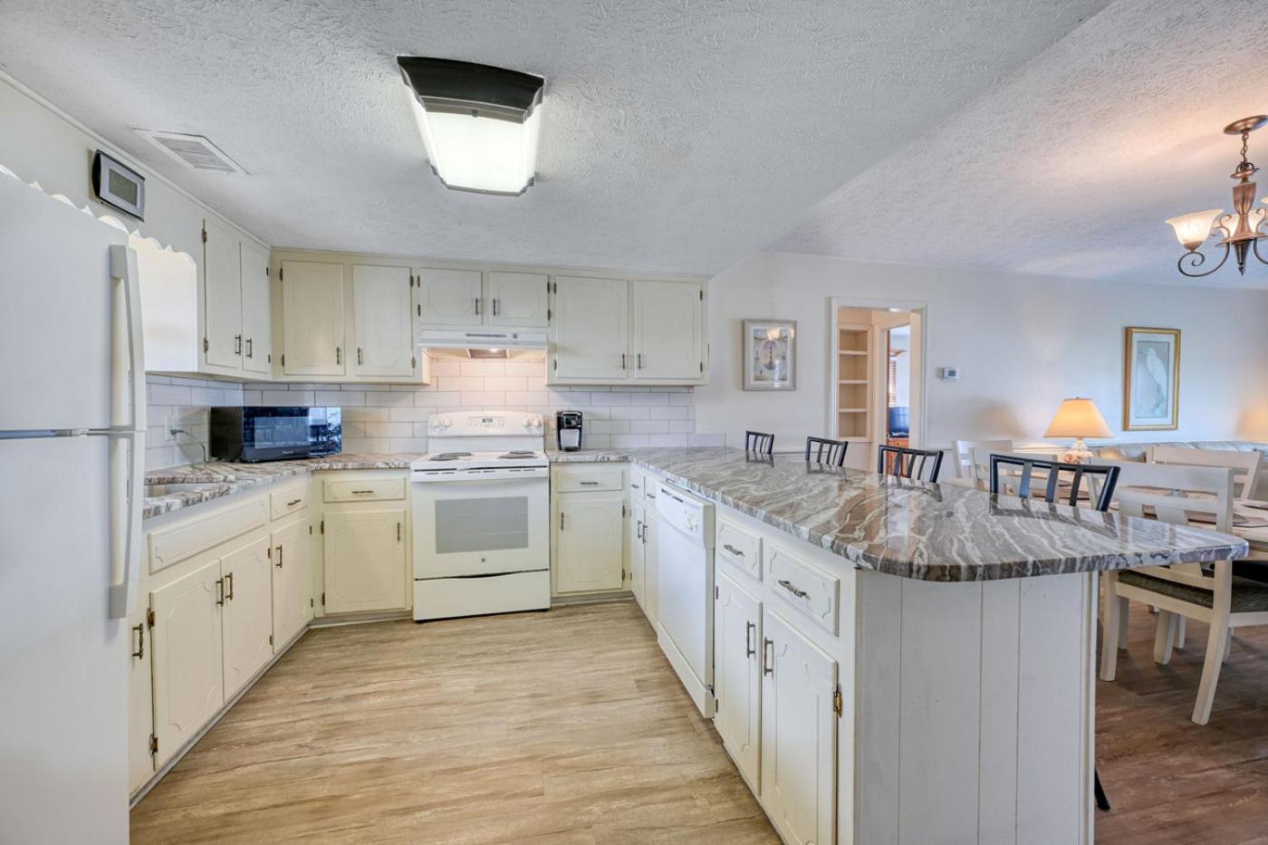 Channel-Front 4BR • Fish Kayak Dock Water Views • Snowbirds Welcome • Marsh View Getaway view 5
