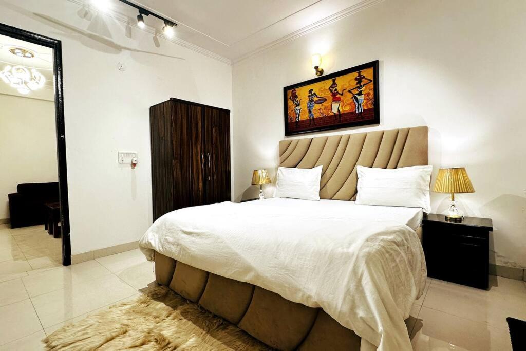 Urban Casa' - 1Bedroom Luxury Apartment in Noida view 2