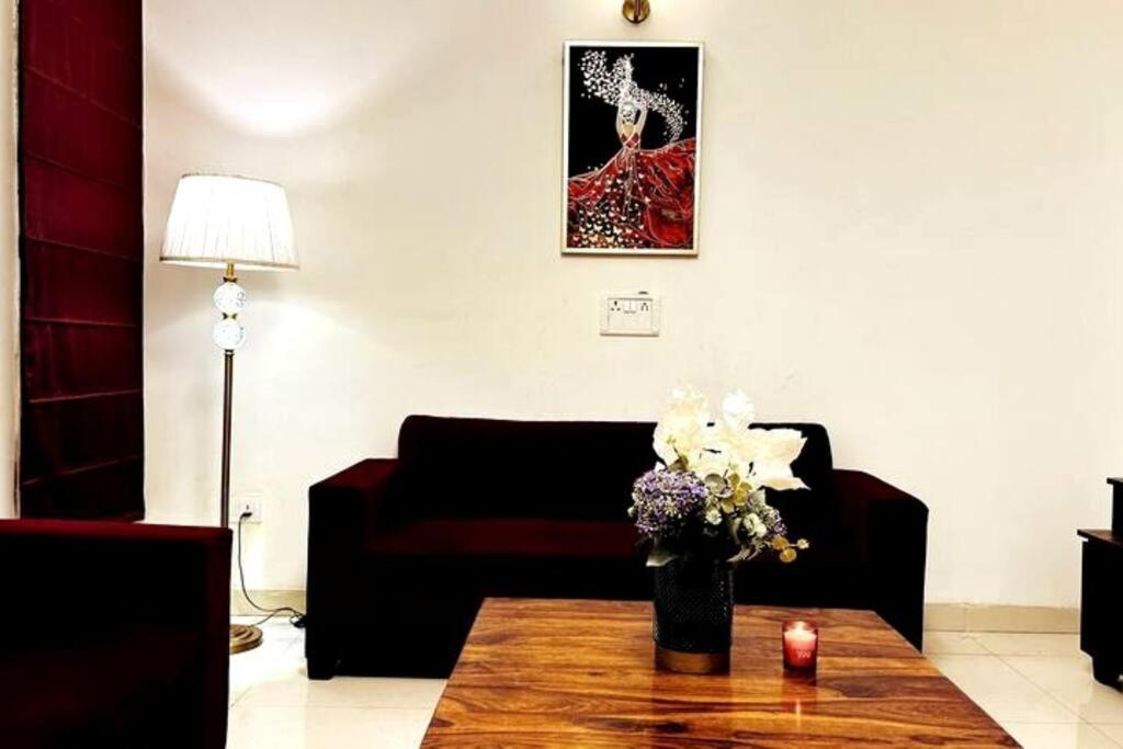 Urban Casa' - 1Bedroom Luxury Apartment in Noida view 4