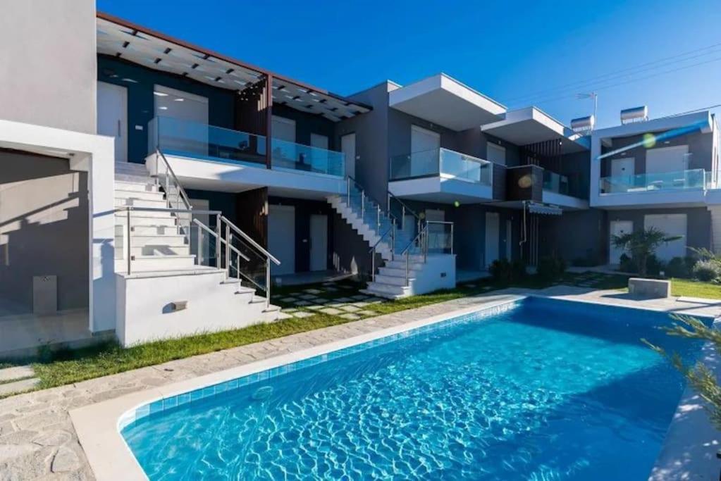 Ofrynio luxury apartment & pool3 view 5