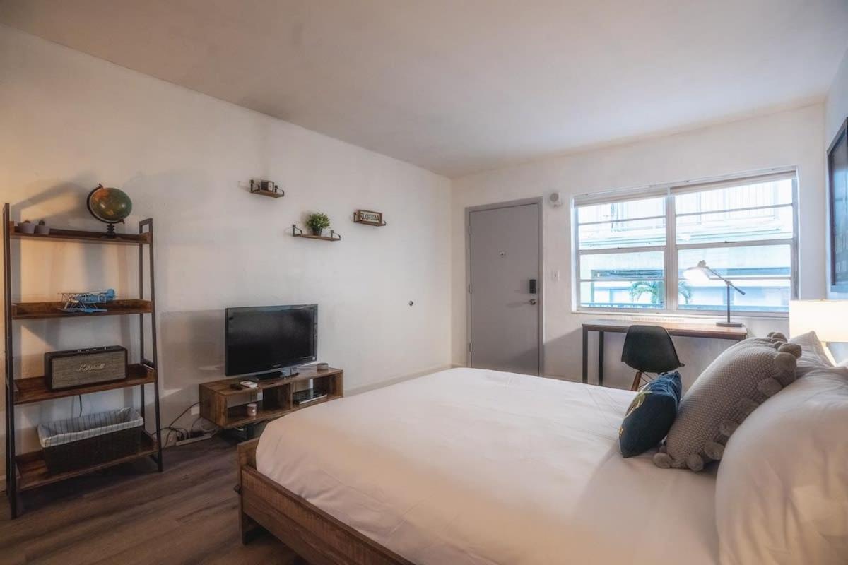 Travelers Hideout Located 1 block from the beach view 3