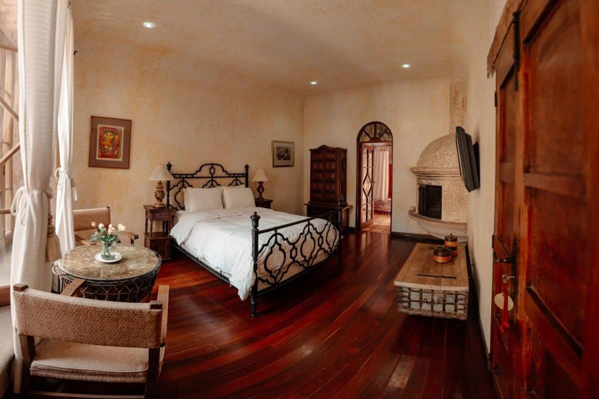 Posada de Los Leones Main 5BR view 4