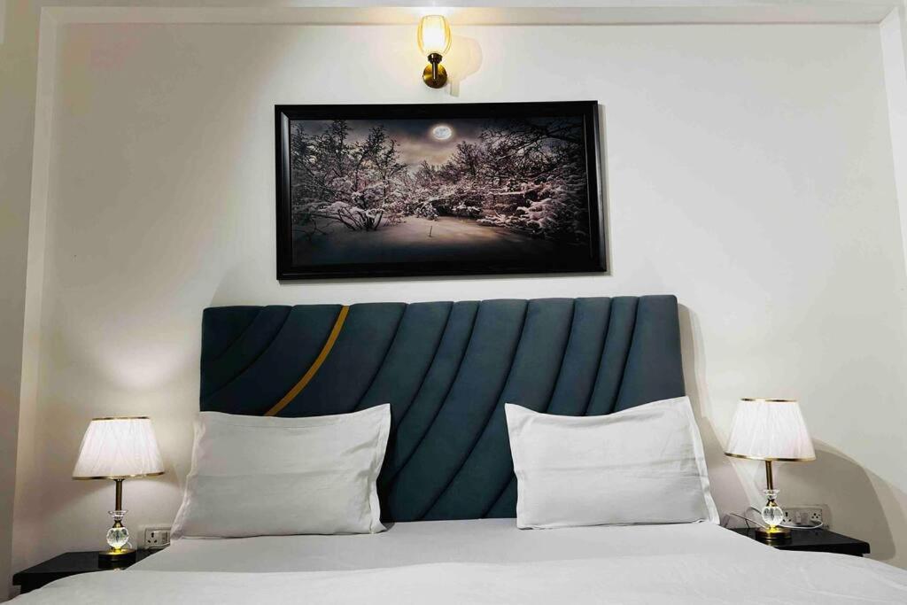 Clazio’ 1 Bedroom Apartment Living Room in Noida view 5