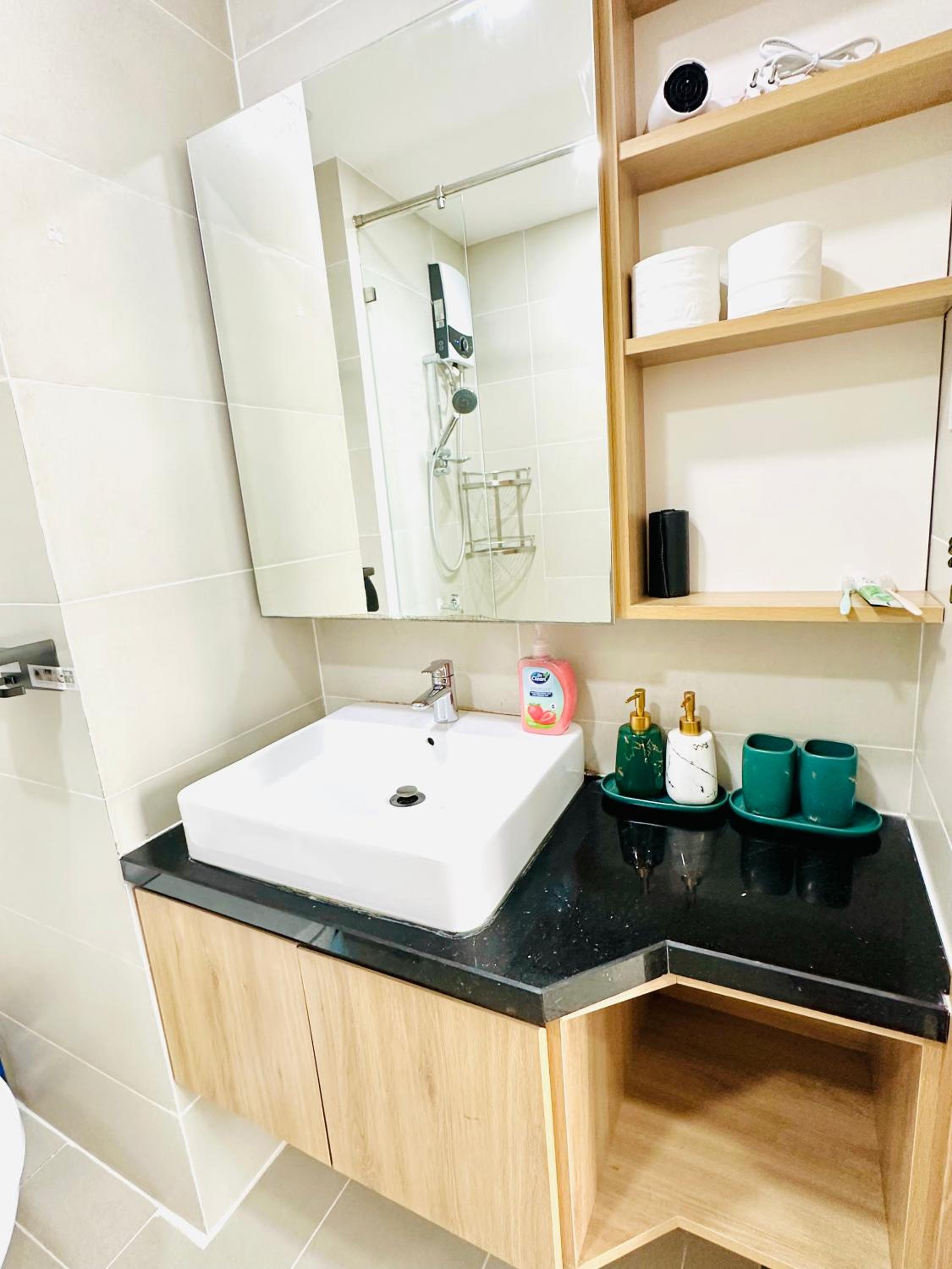 Spacious penthouse near Landmark 81