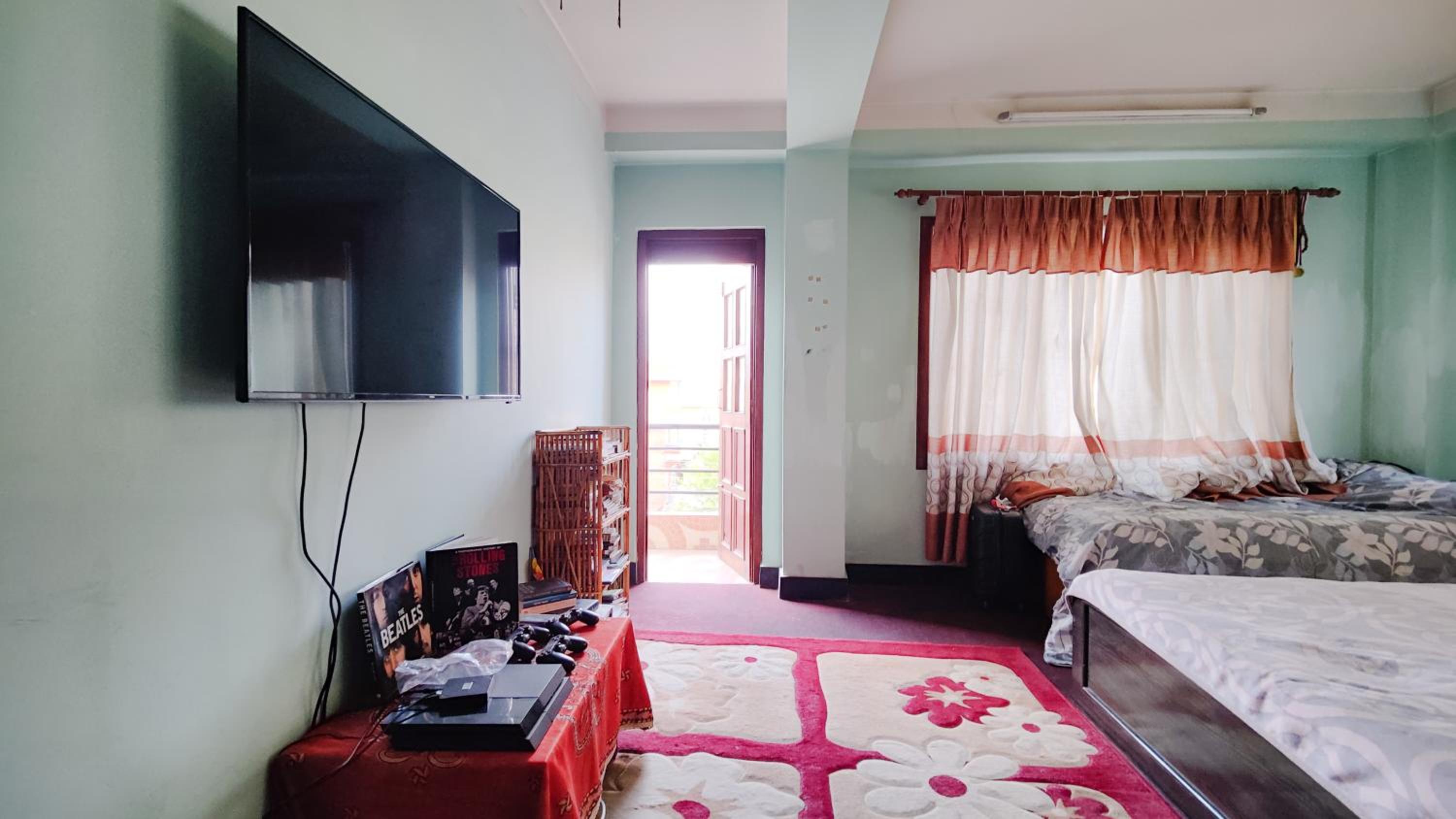 Family Home with Rooftop access and Mountain View view 2