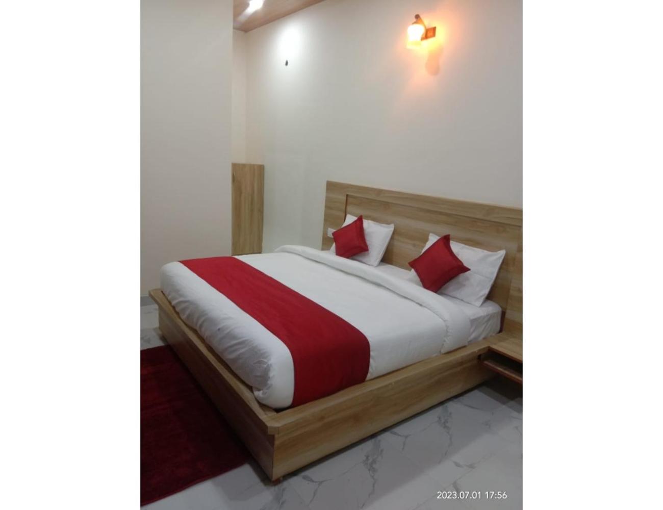 Hotel The Narendra Orchid, Phata
