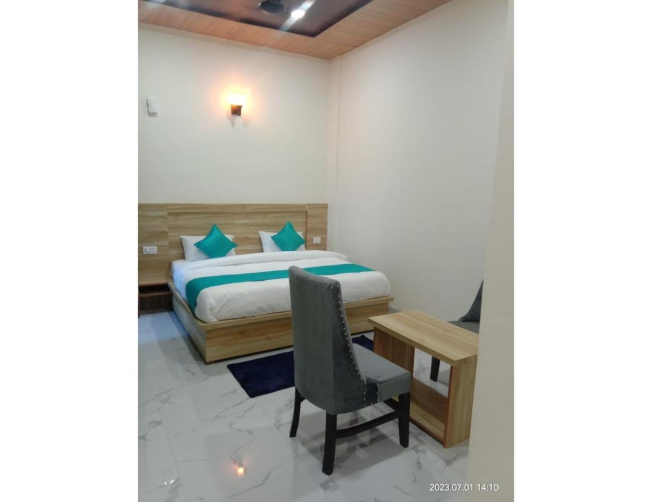 Hotel The Narendra Orchid, Phata