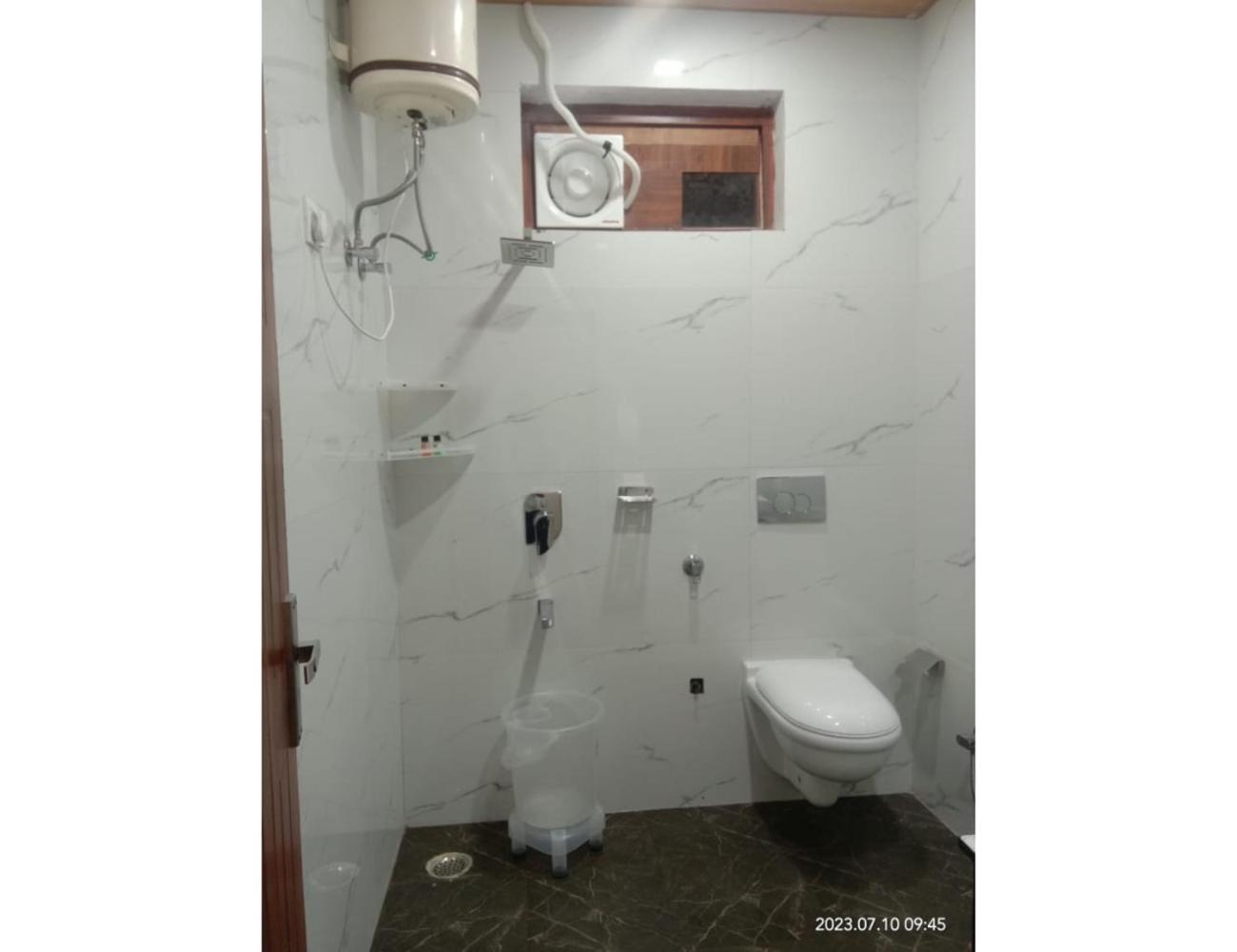 Hotel The Narendra Orchid, Phata