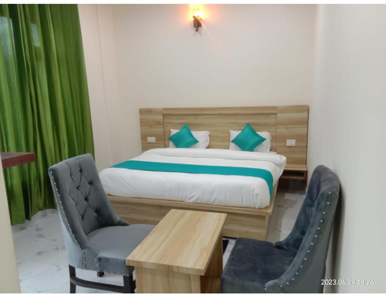 Hotel The Narendra Orchid, Phata