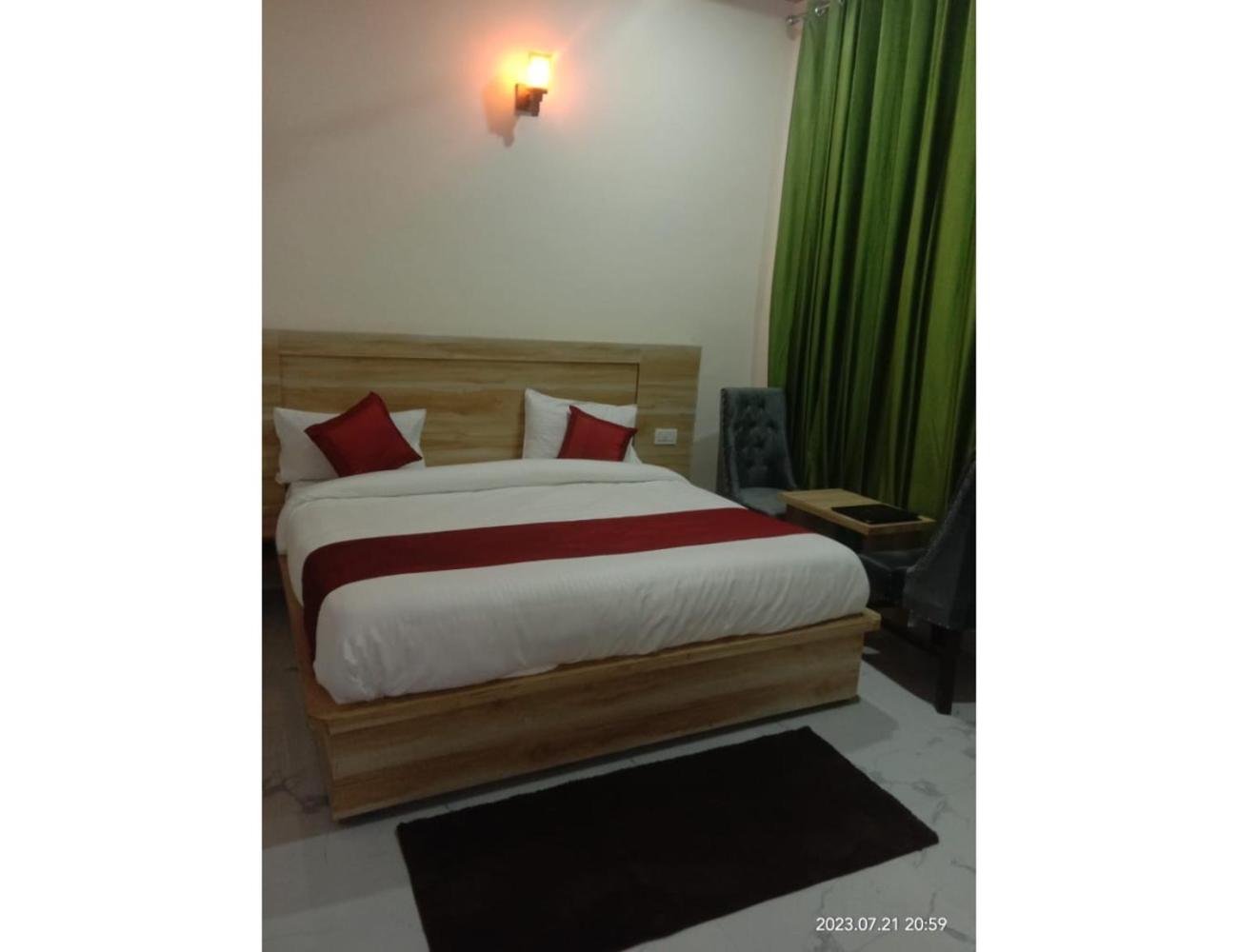 Hotel The Narendra Orchid, Phata