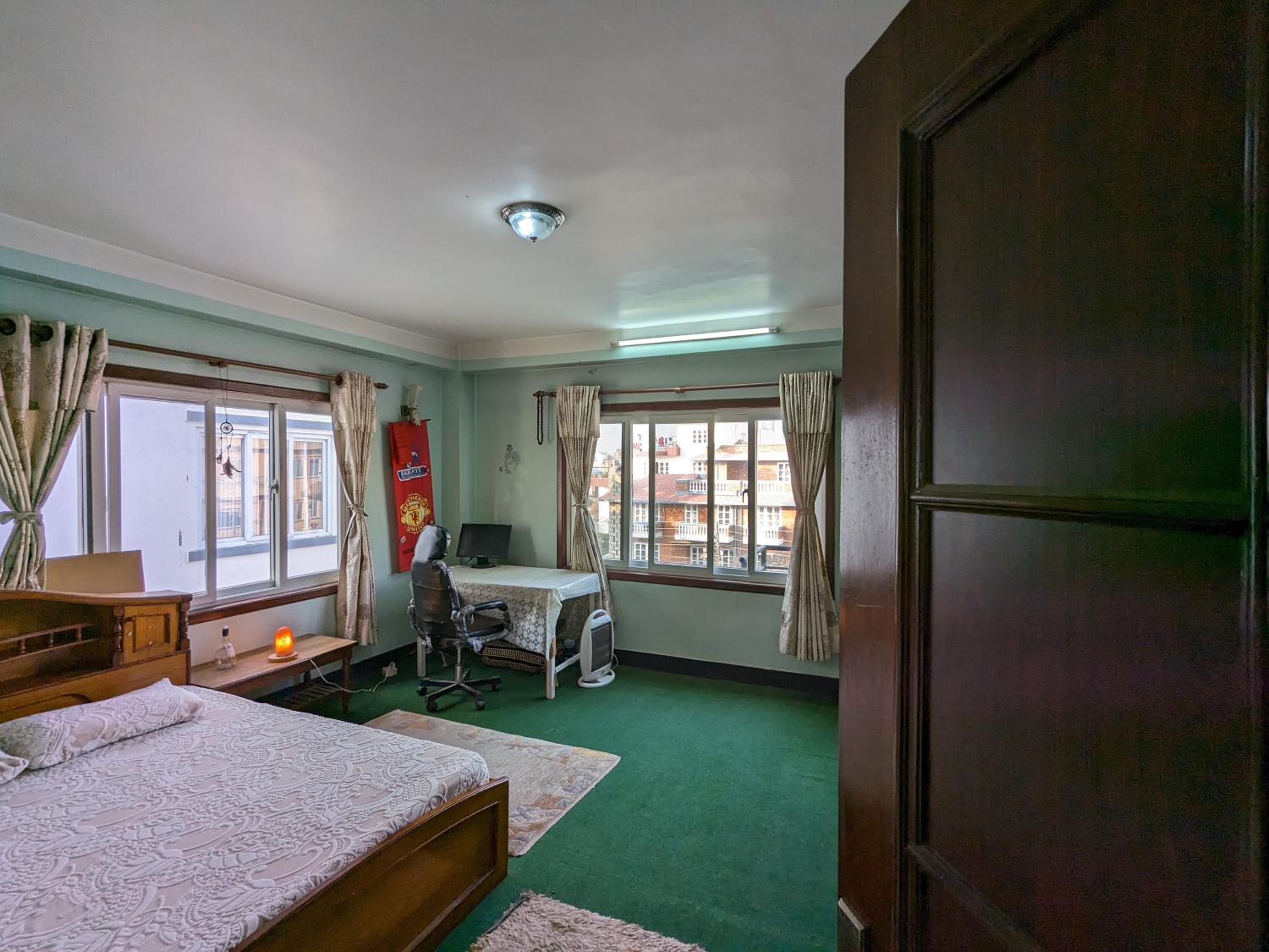 Family Home with Rooftop access and Mountain View view 4