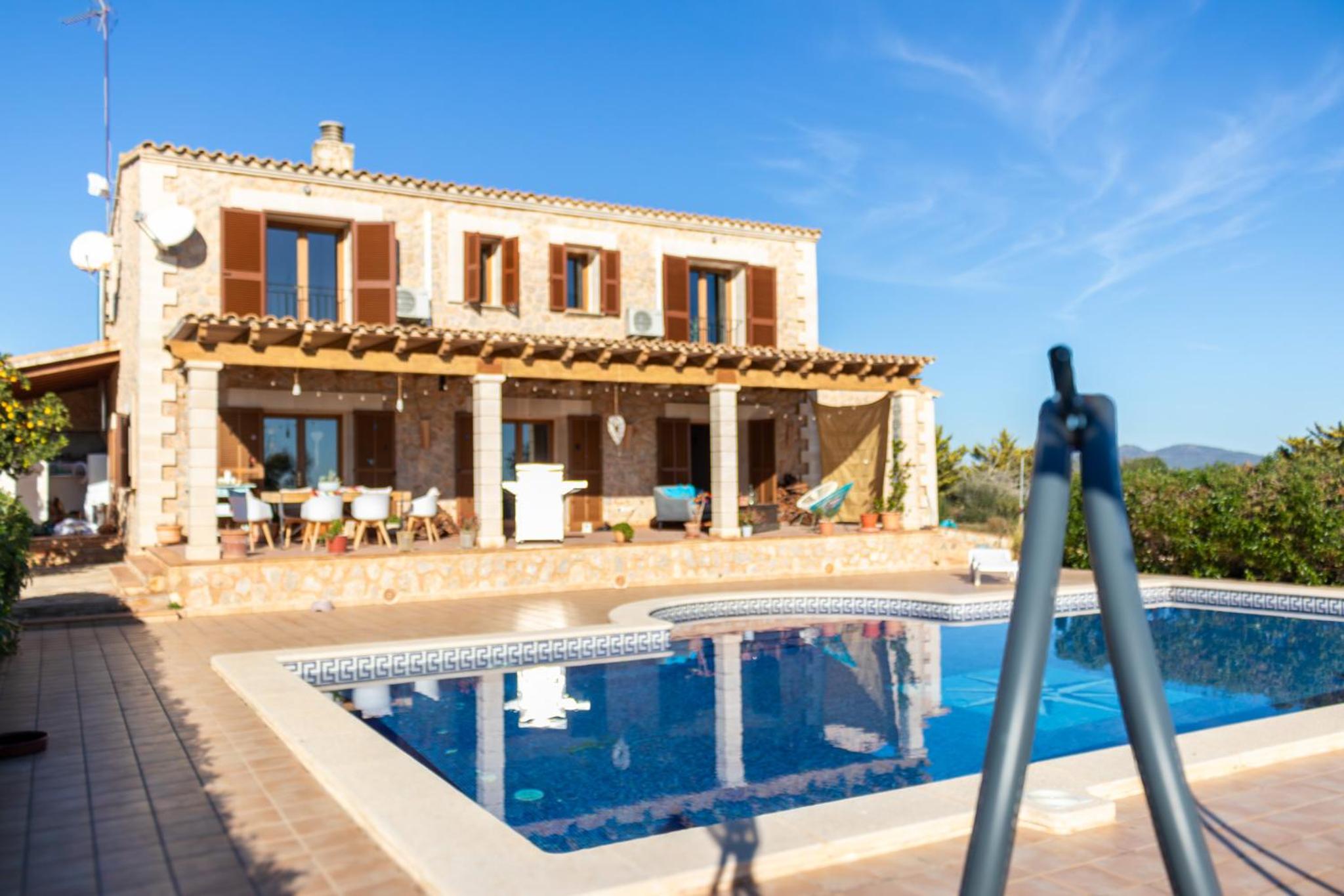 Idyllische Natur-Finca mit 12m Pool & Meerblick