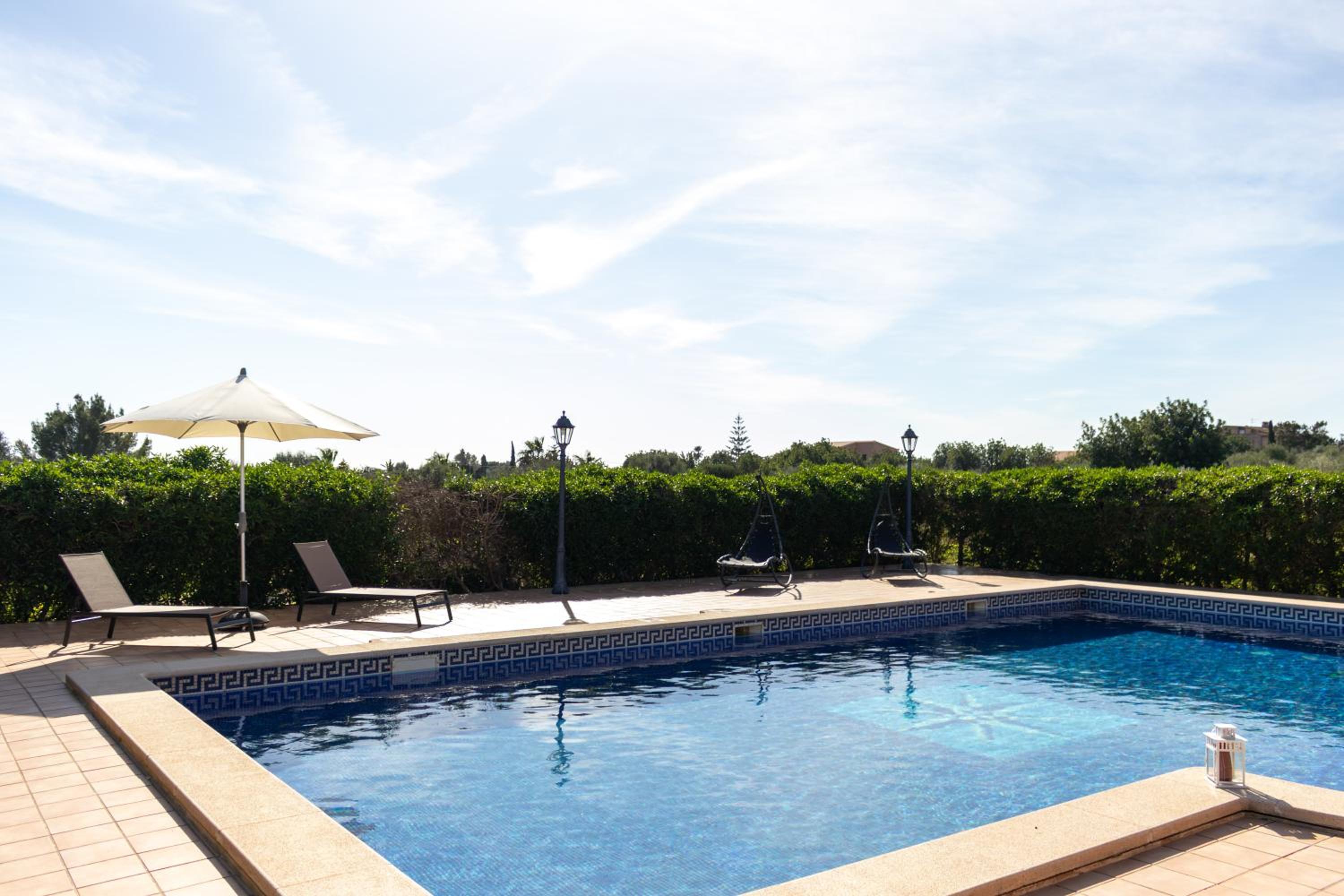 Idyllische Natur-Finca mit 12m Pool & Meerblick