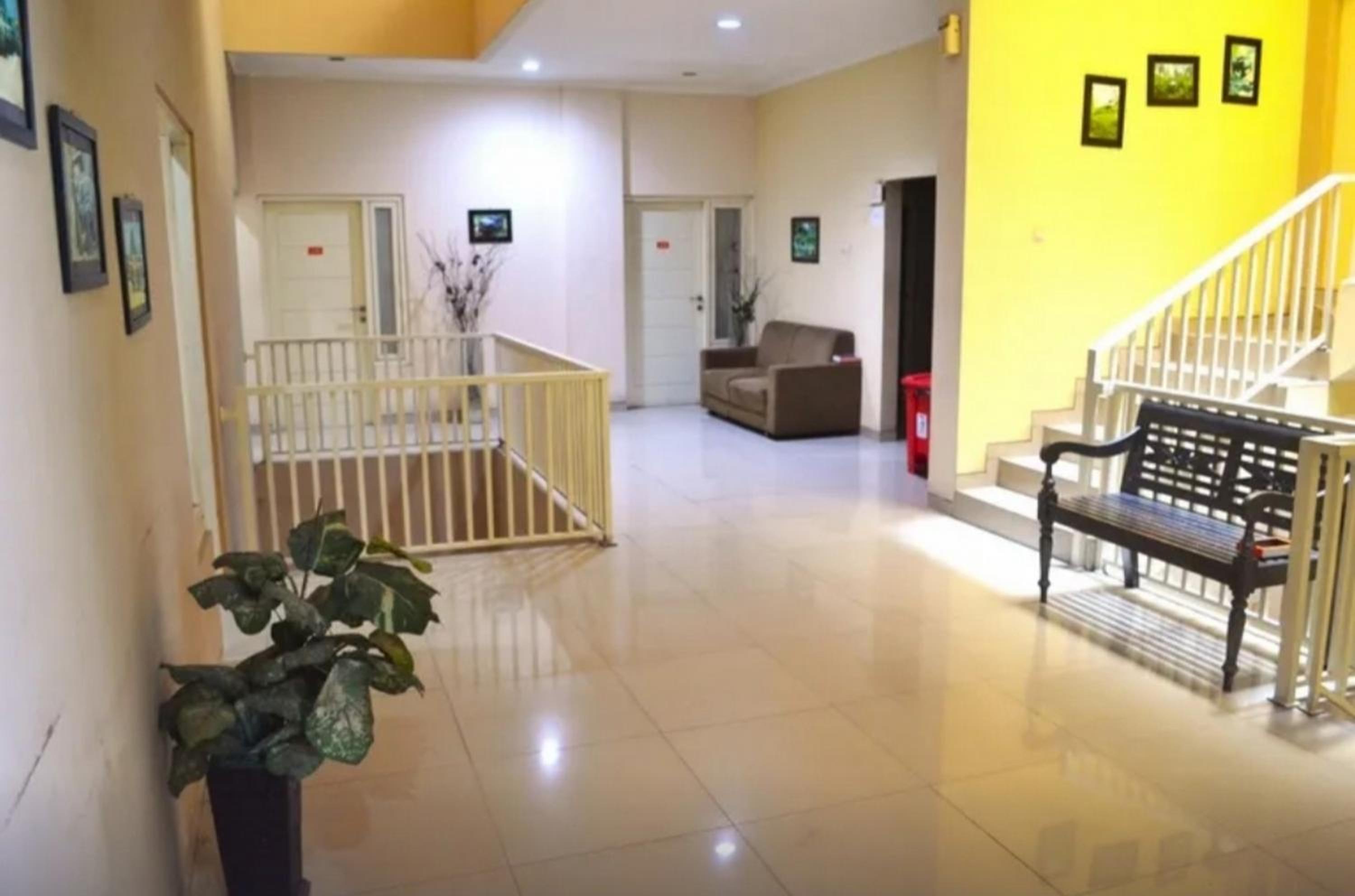Lobby & Reception