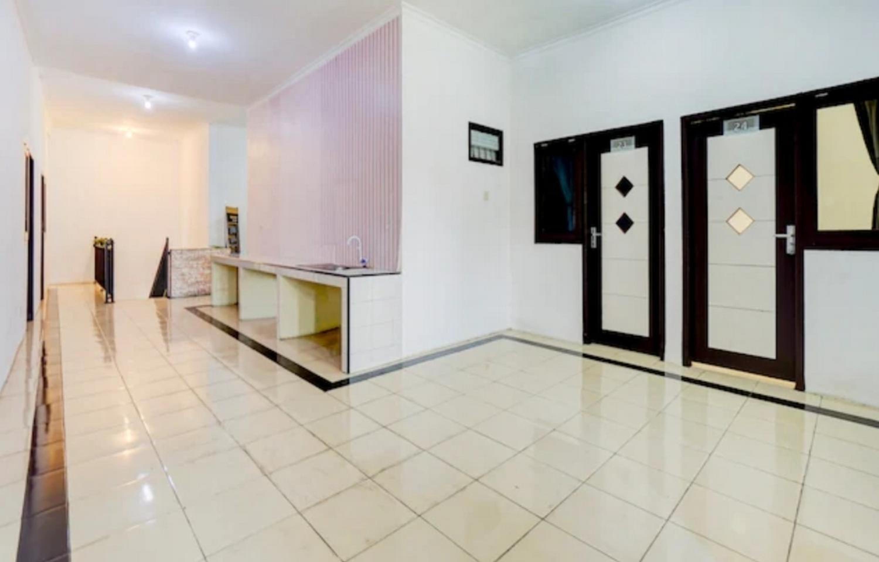 Lobby & Reception