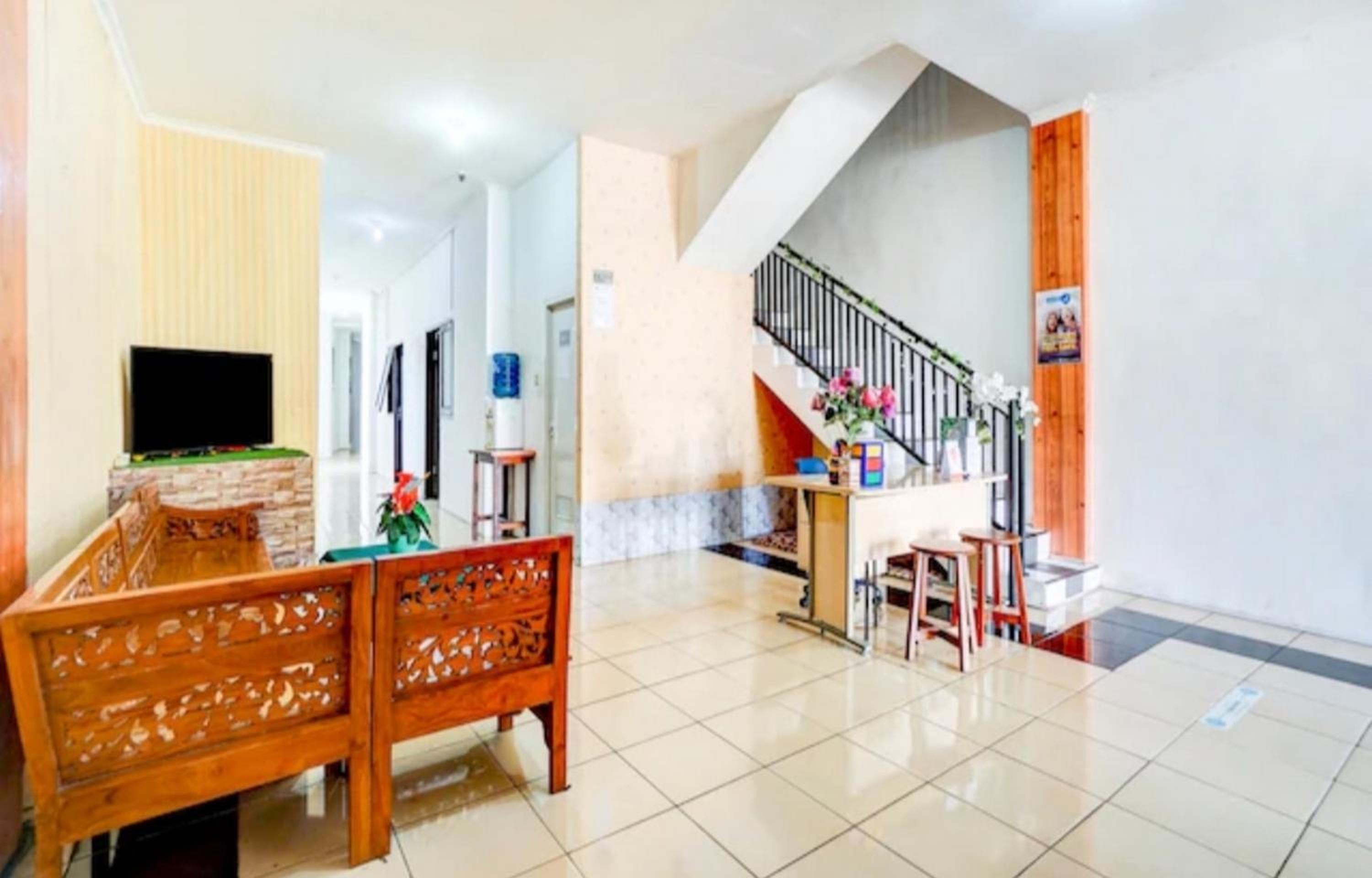 Lobby & Reception