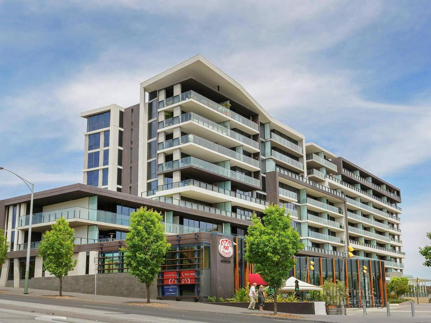 Spacious 2-bedroom suite, luxury living, with Indoor Pool, Sauna, Gym