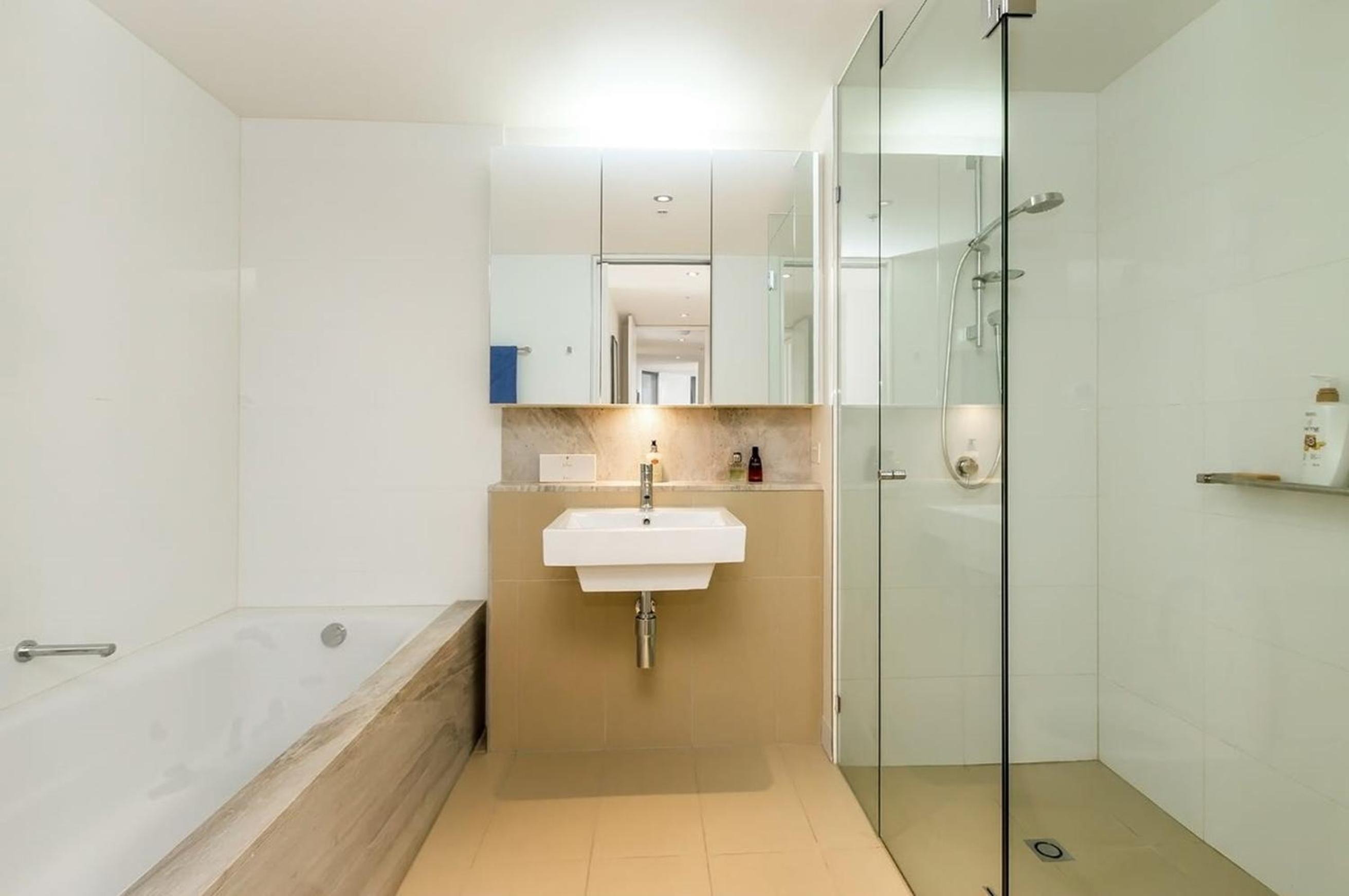 Spacious 2-bedroom suite, luxury living, with Indoor Pool, Sauna, Gym