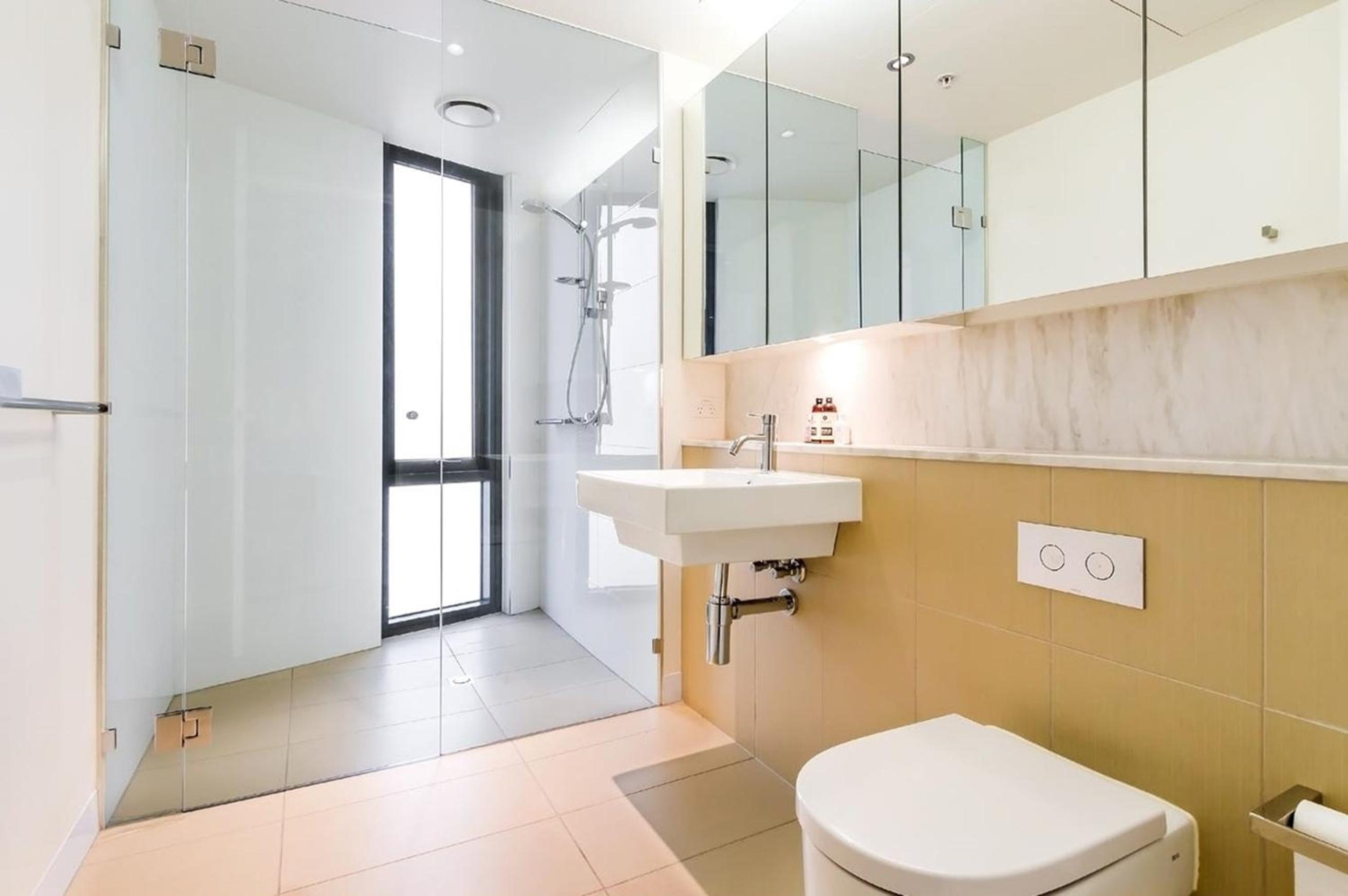 Spacious 2-bedroom suite, luxury living, with Indoor Pool, Sauna, Gym