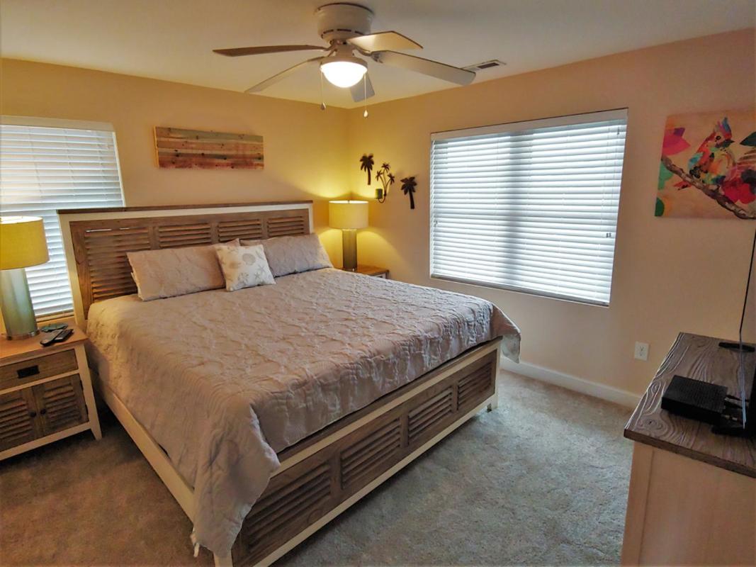 Oceanfront 3BR • Upper-Level Duplex • Porch Over the Beach Summer Days Upstairs