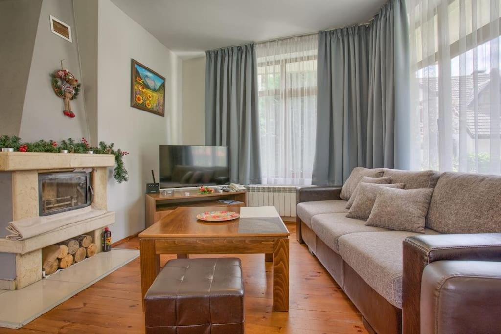 Villa Deja Vu Private Jacuzzi & Sauna, Fireplace, 3 Bedrooms, near Bansko