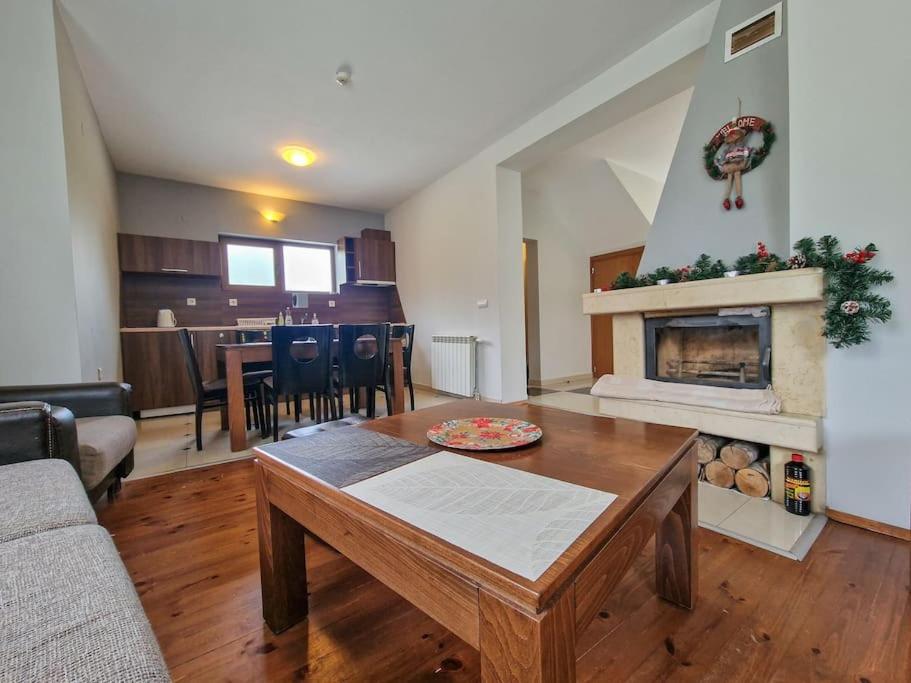 Villa Deja Vu Private Jacuzzi & Sauna, Fireplace, 3 Bedrooms, near Bansko