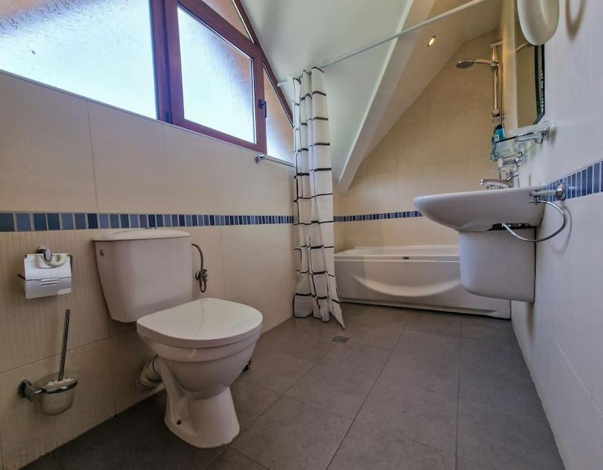 Villa Deja Vu Private Jacuzzi & Sauna, Fireplace, 3 Bedrooms, near Bansko