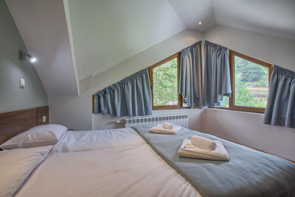 Villa Deja Vu Private Jacuzzi & Sauna, Fireplace, 3 Bedrooms, near Bansko