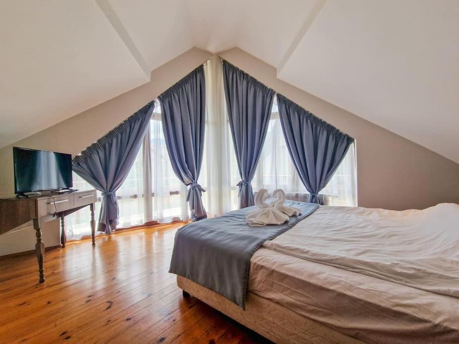 Villa Deja Vu Private Jacuzzi & Sauna, Fireplace, 3 Bedrooms, near Bansko
