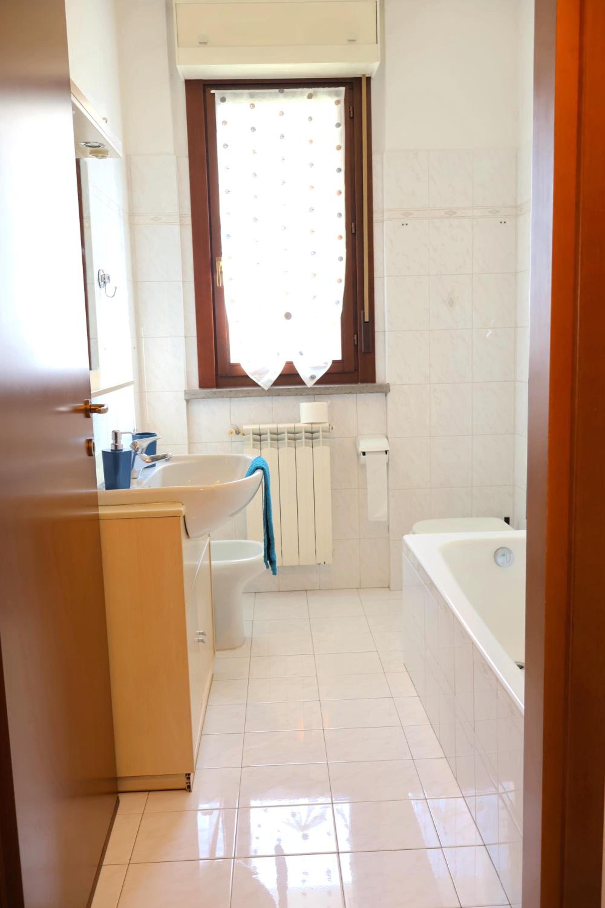 Monza] Monolocale completo en Monza — bathroom