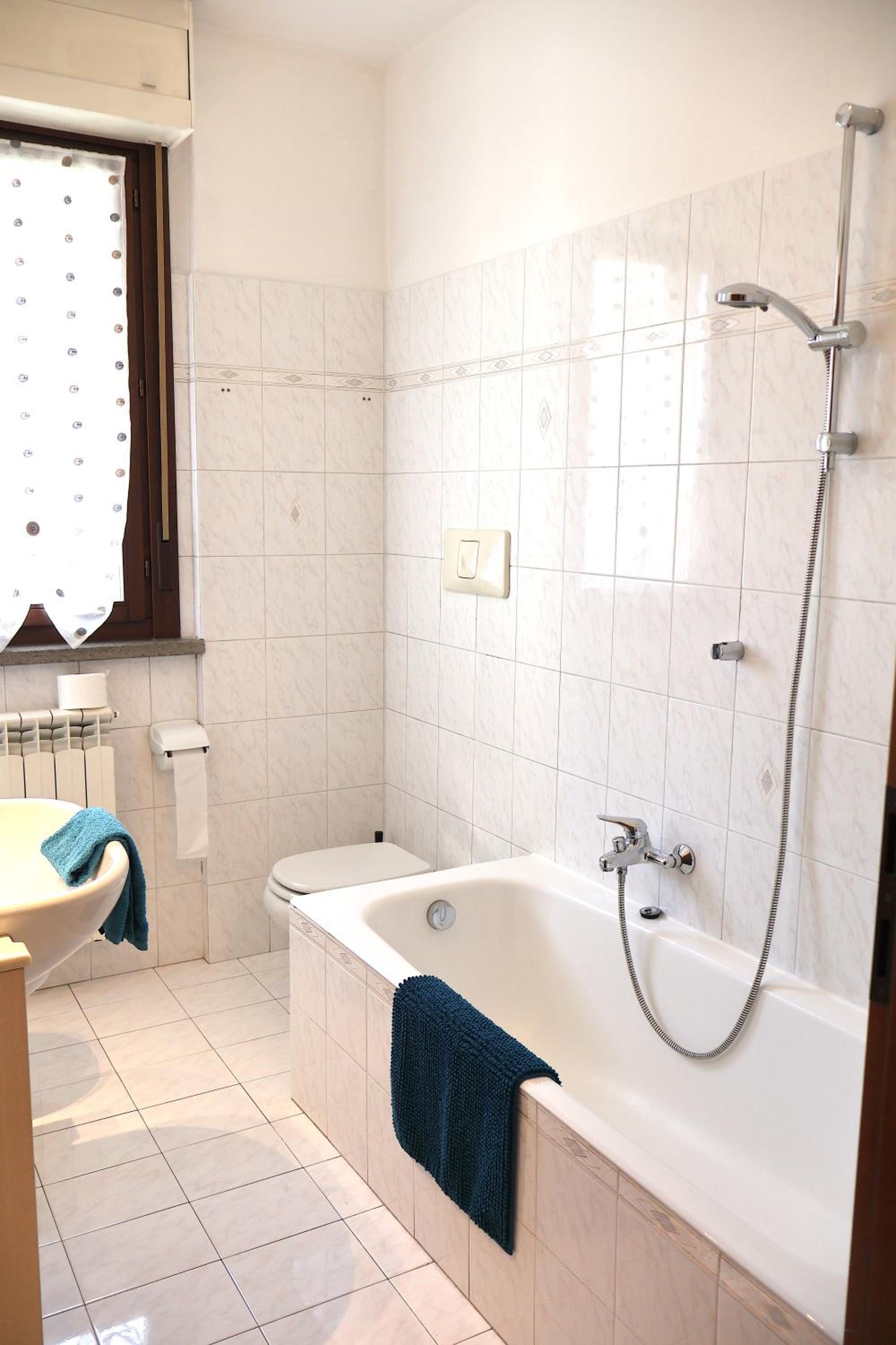 Monza] Monolocale completo en Monza — bathroom