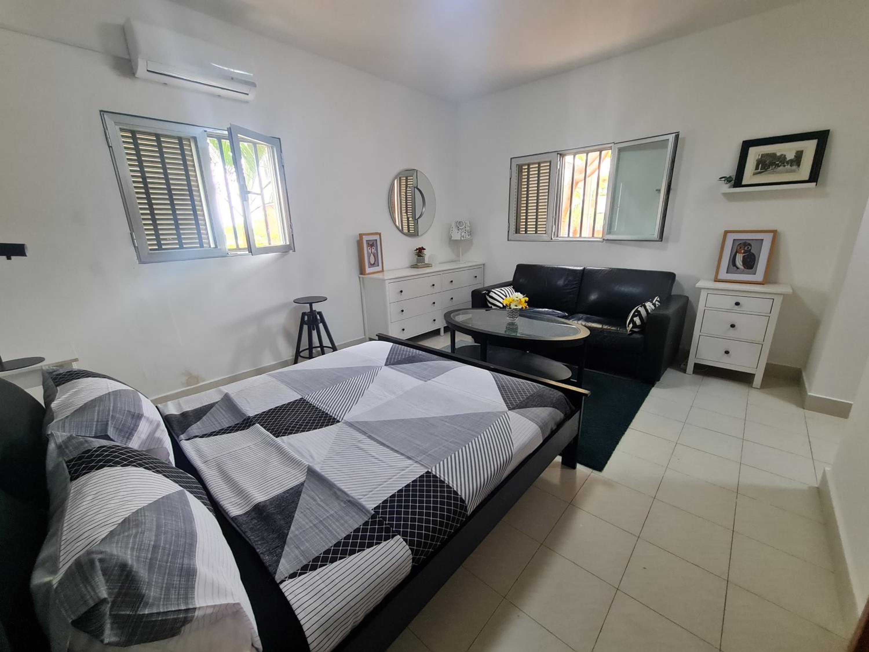 3 Bed Apartment - Sleeps 6 - Free Parking