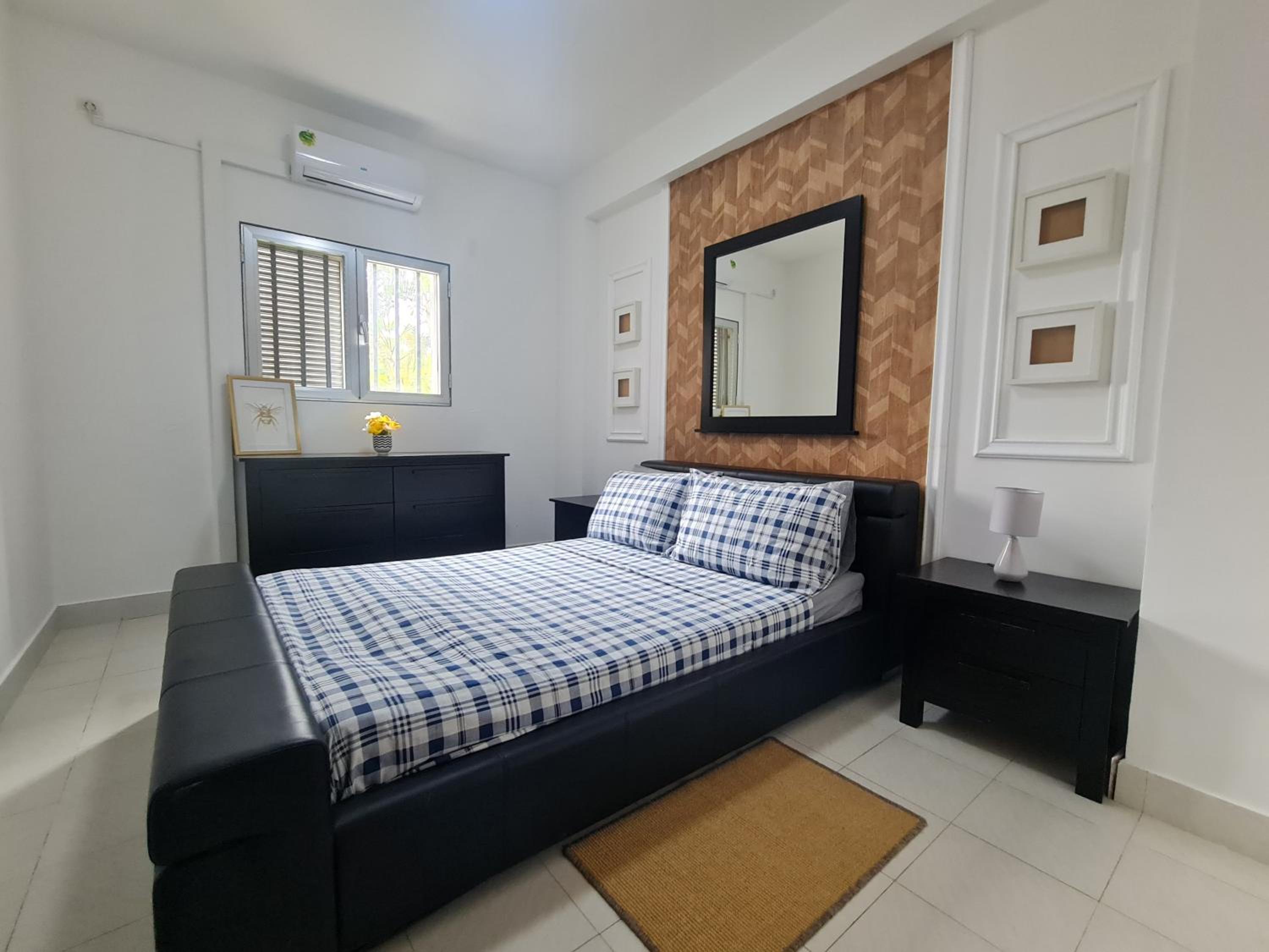 3 Bed Apartment - Sleeps 6 - Free Parking