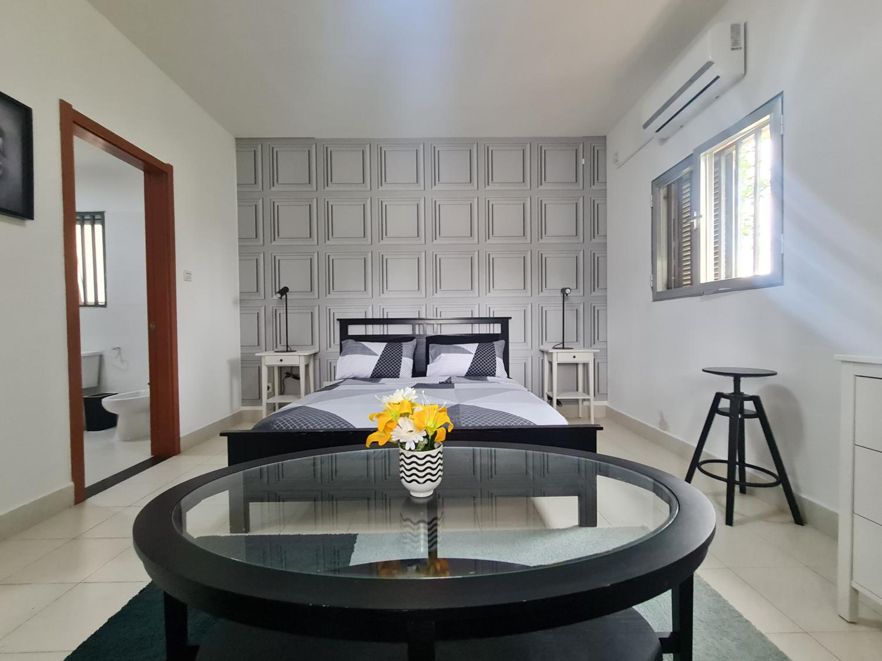 3 Bed Apartment - Sleeps 6 - Free Parking